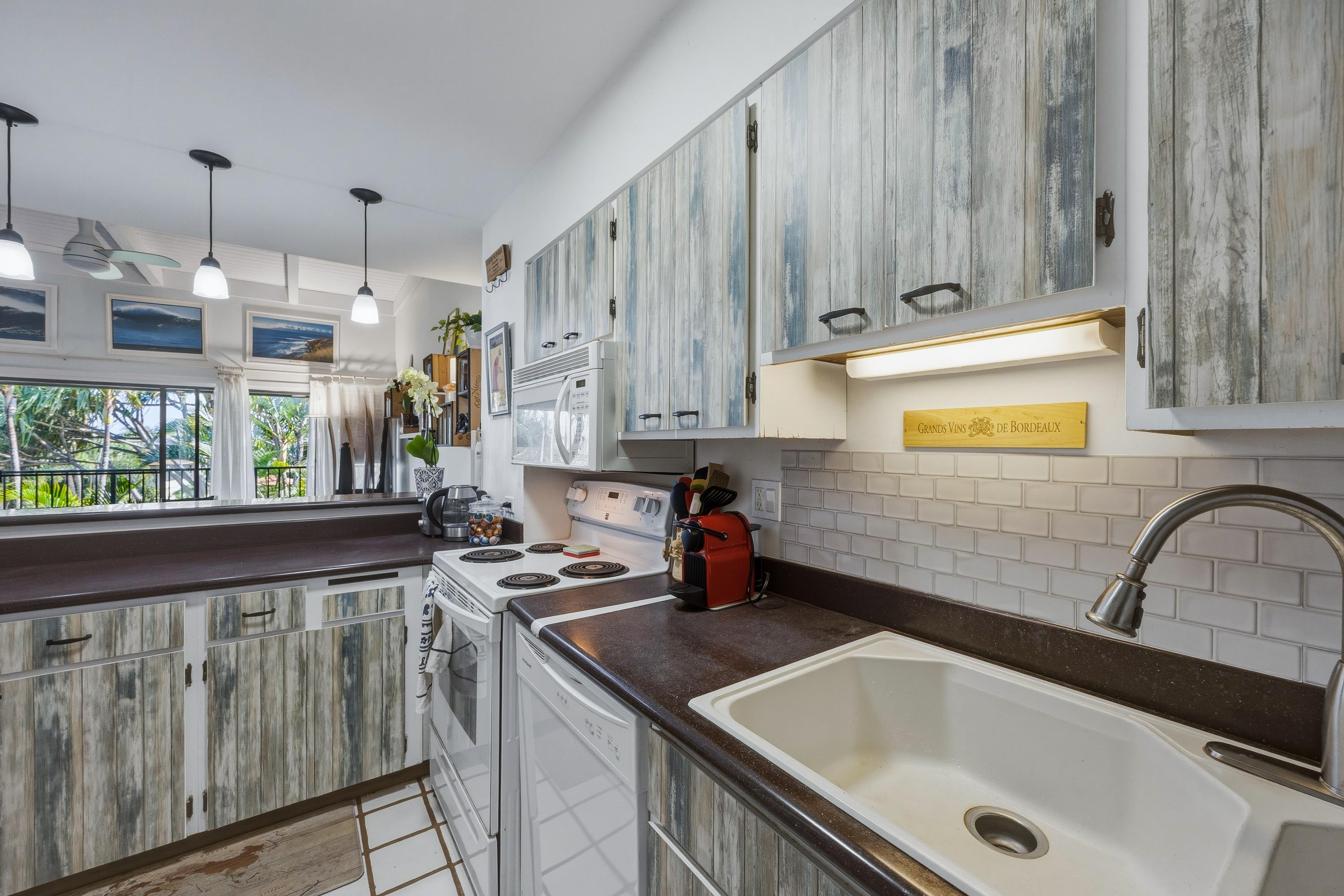 Hale Royale condo # B104, Lahaina, Hawaii - photo 18 of 50
