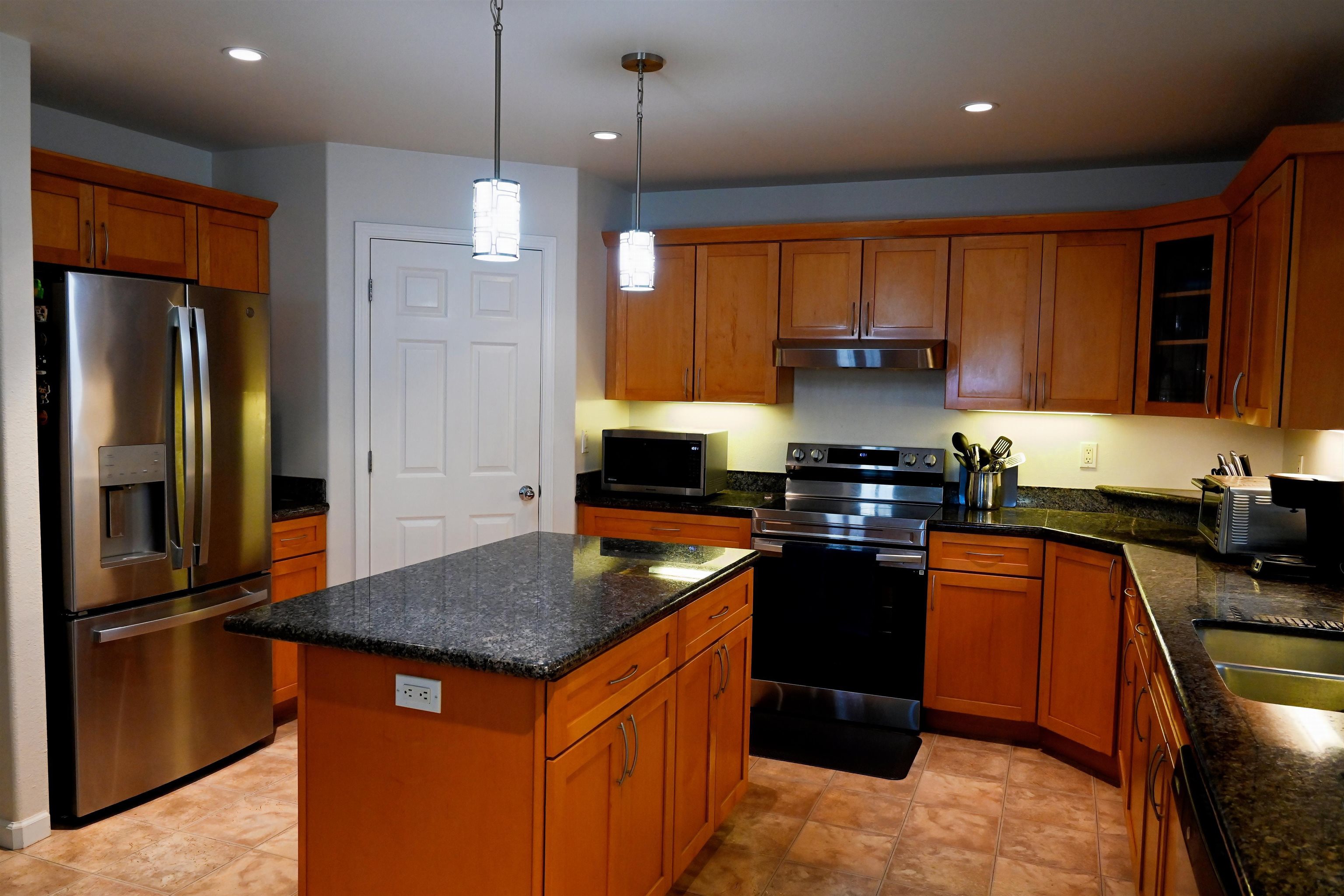 382  Naholo Cir Kahului, Kahului home - photo 3 of 26