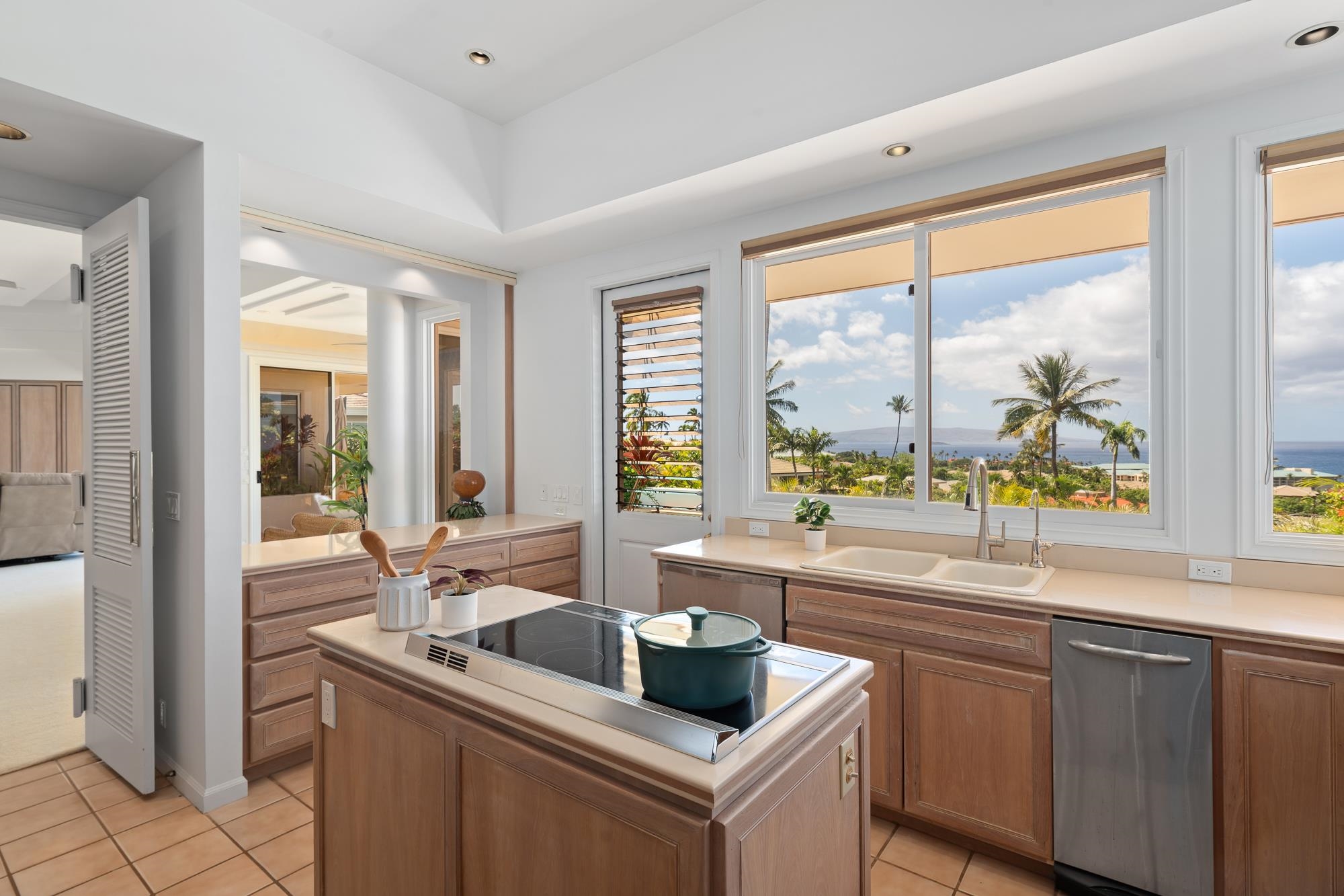 3870  Wailea Ekolu Pl Wailea, Wailea/Makena home - photo 19 of 48