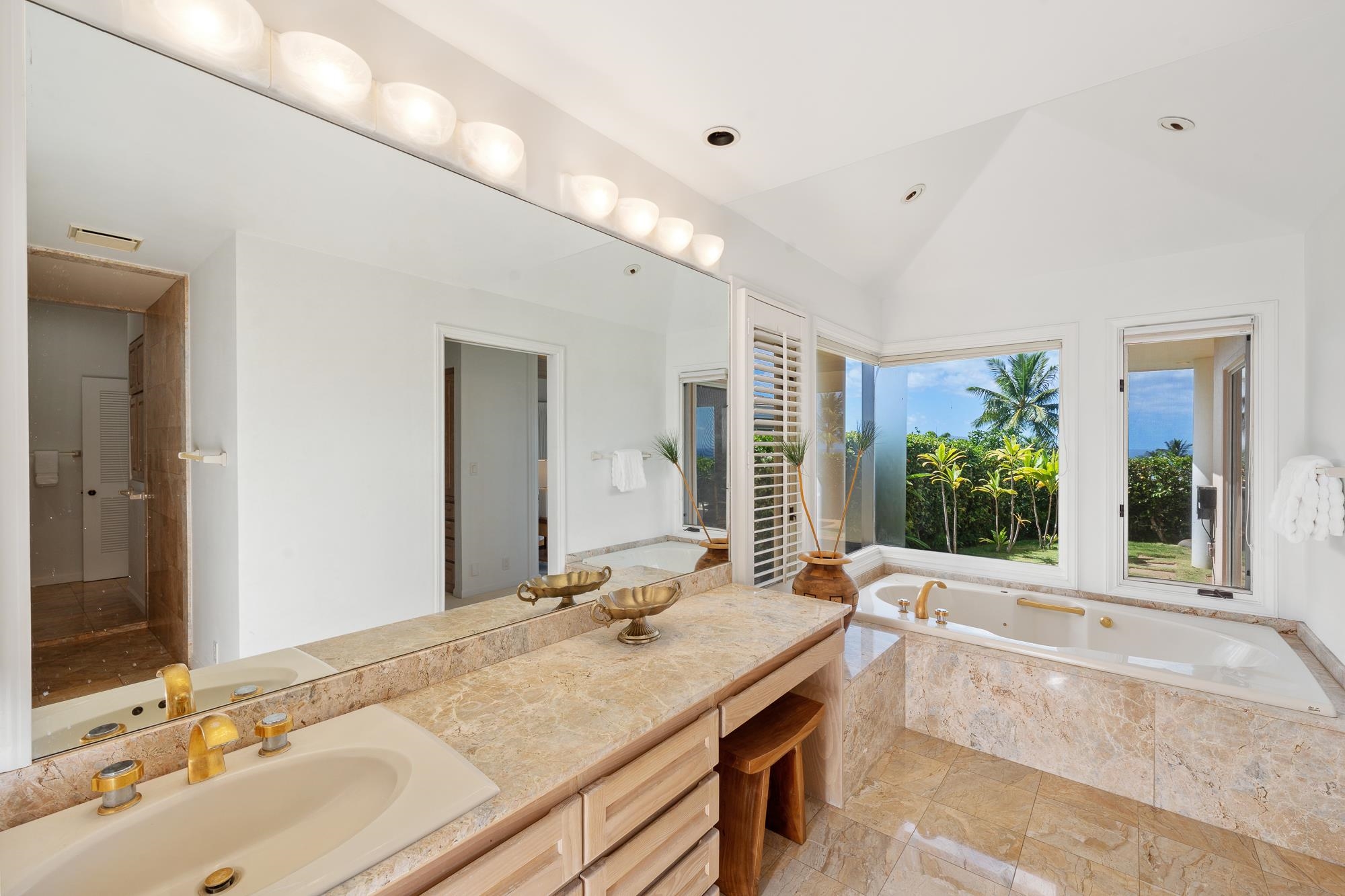 3870  Wailea Ekolu Pl Wailea, Wailea/Makena home - photo 41 of 48