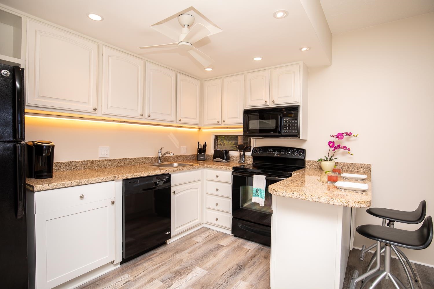 Hale Mahina condo # A207, Lahaina, Hawaii - photo 4 of 20