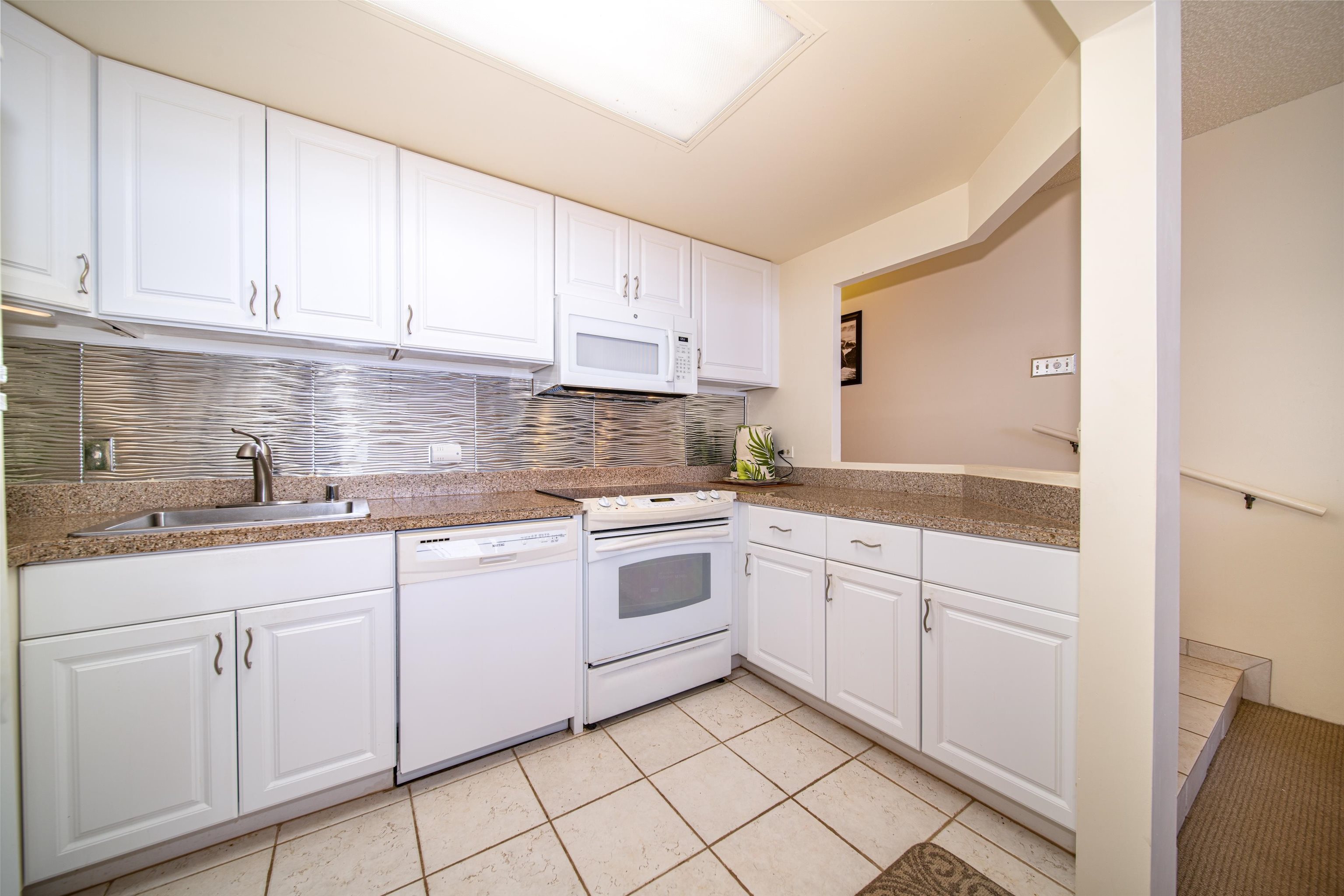 Hale Mahina condo # B204, Lahaina, Hawaii - photo 5 of 40