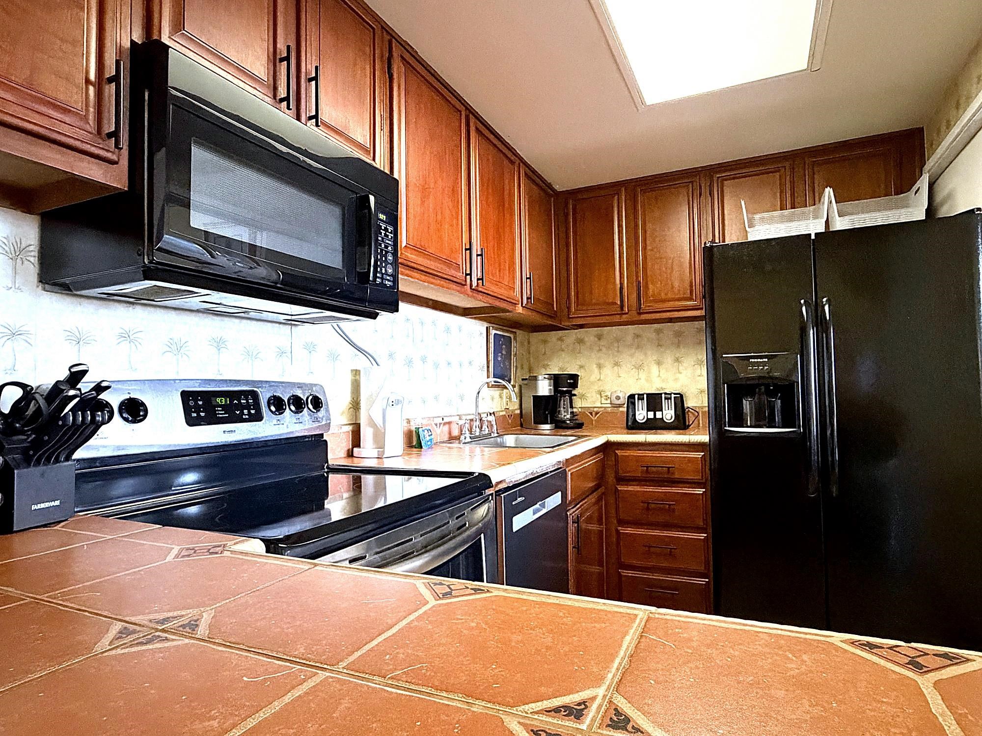 Hale Mahina condo # B-205, Lahaina, Hawaii - photo 13 of 21