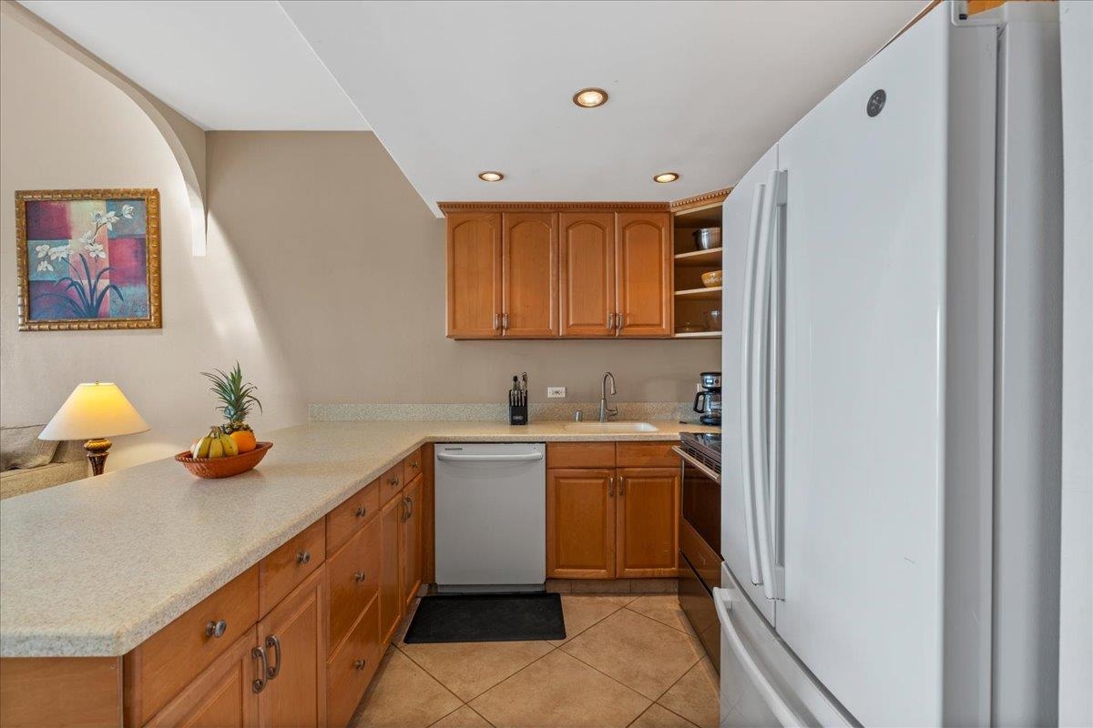 Hale Mahina condo # B404, Lahaina, Hawaii - photo 15 of 36