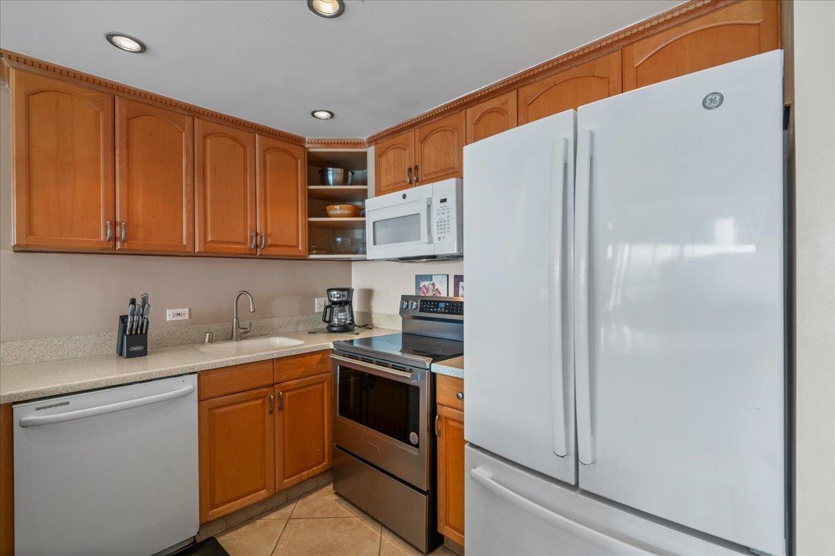 Hale Mahina condo # B404, Lahaina, Hawaii - photo 16 of 36