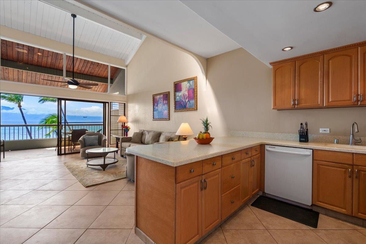 Hale Mahina condo # B404, Lahaina, Hawaii - photo 18 of 36