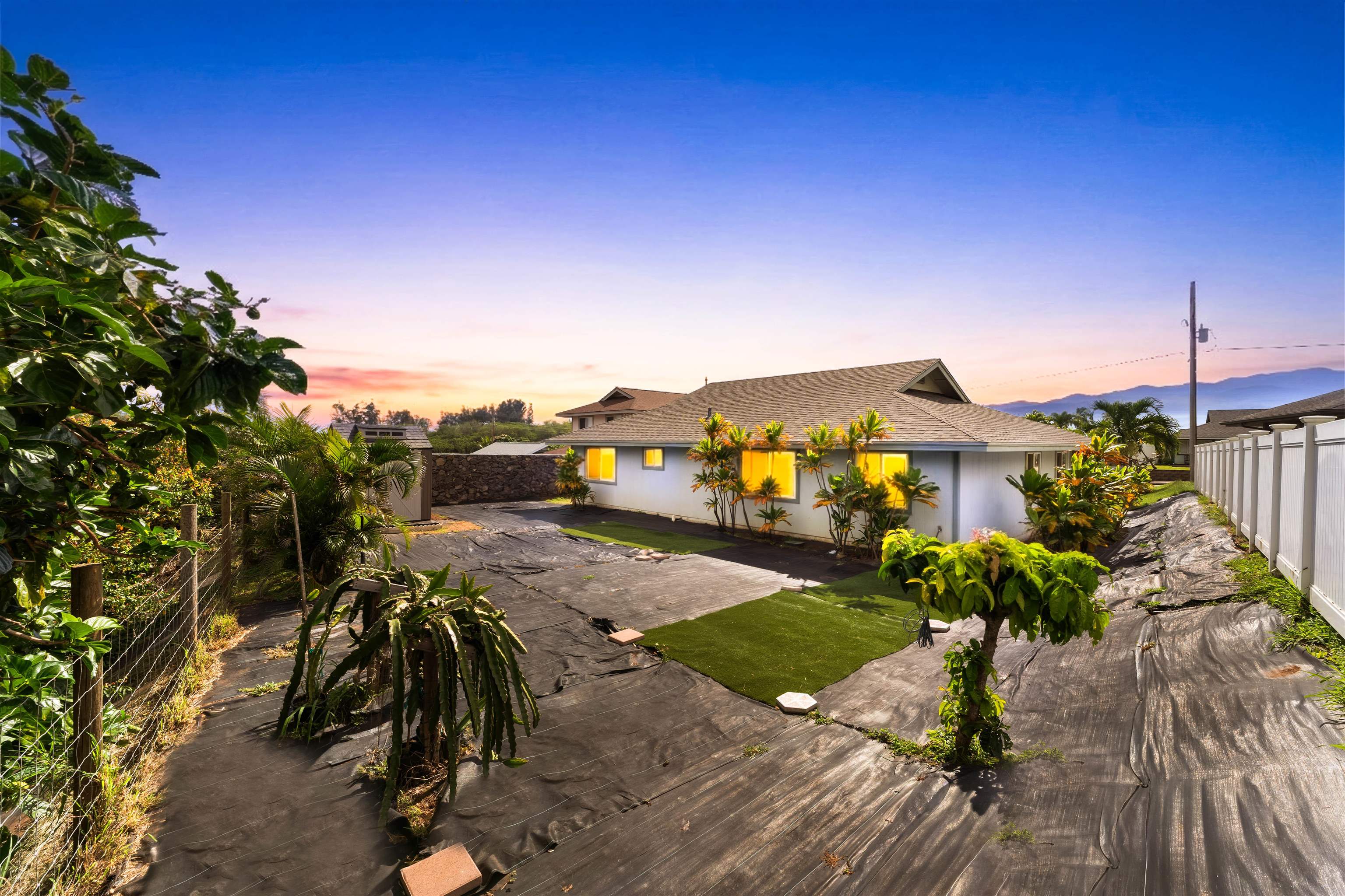 39  Hoola Hou St , Wailuku home - photo 3 of 25