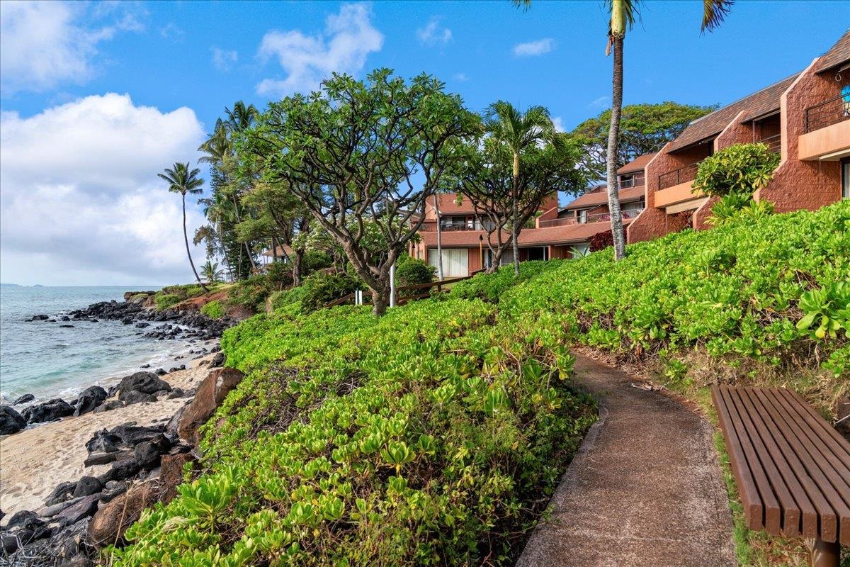 Kuleana II condo # 302, Lahaina, Hawaii - photo 30 of 33