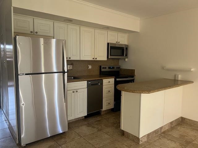 Kuleana II condo # 304, Lahaina, Hawaii - photo 2 of 32