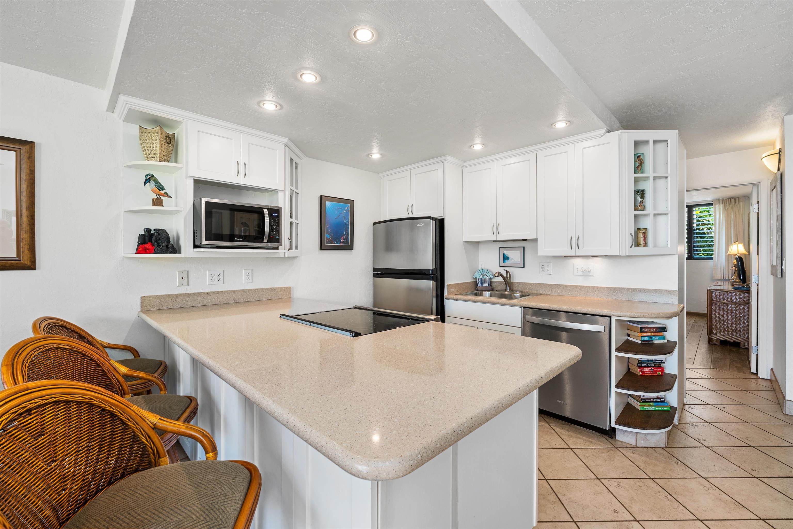 Polynesian Shores condo # 107, Lahaina, Hawaii - photo 8 of 33