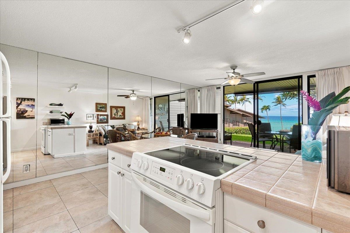 Polynesian Shores condo # 115, Lahaina, Hawaii - photo 6 of 38