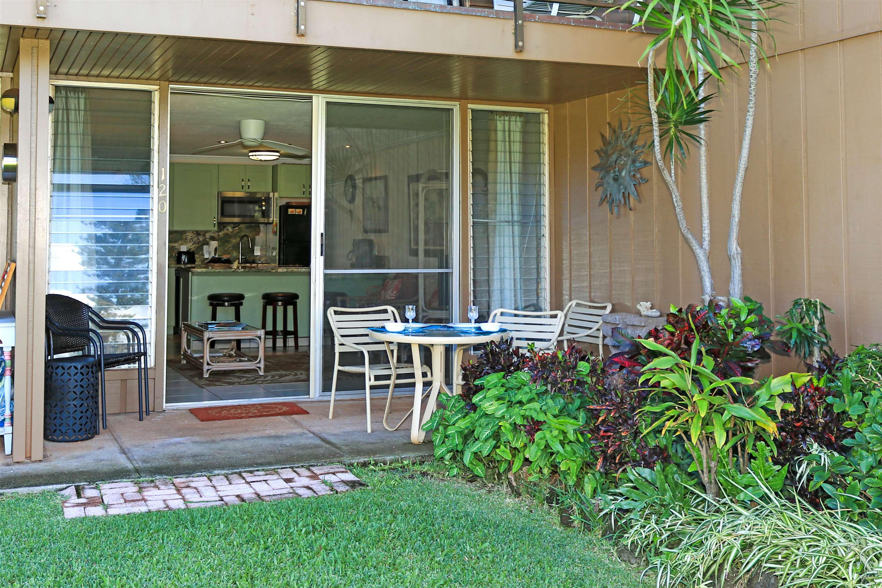 Polynesian Shores condo # 120, Lahaina, Hawaii - photo 9 of 46