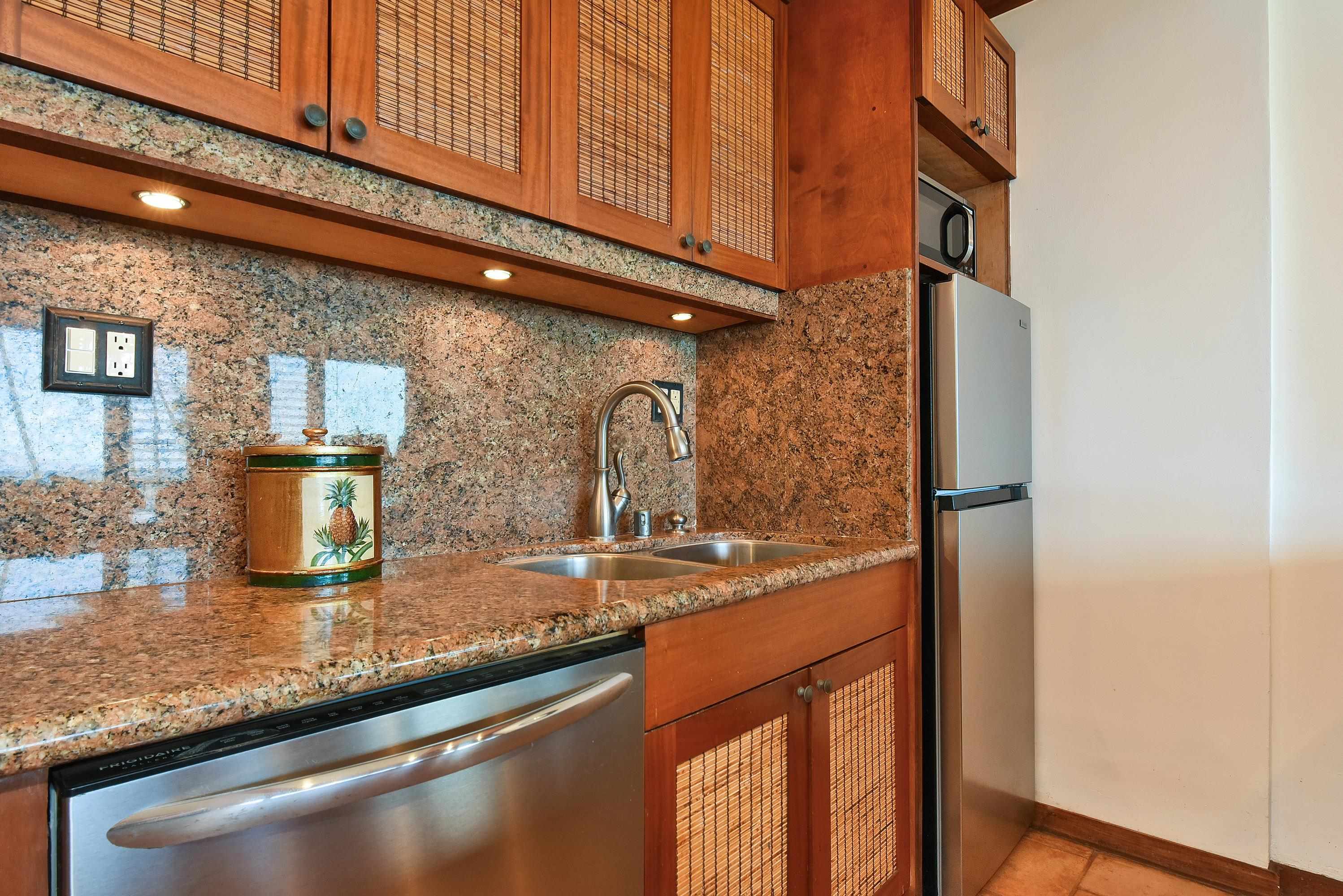 Polynesian Shores condo # 204, Lahaina, Hawaii - photo 16 of 50