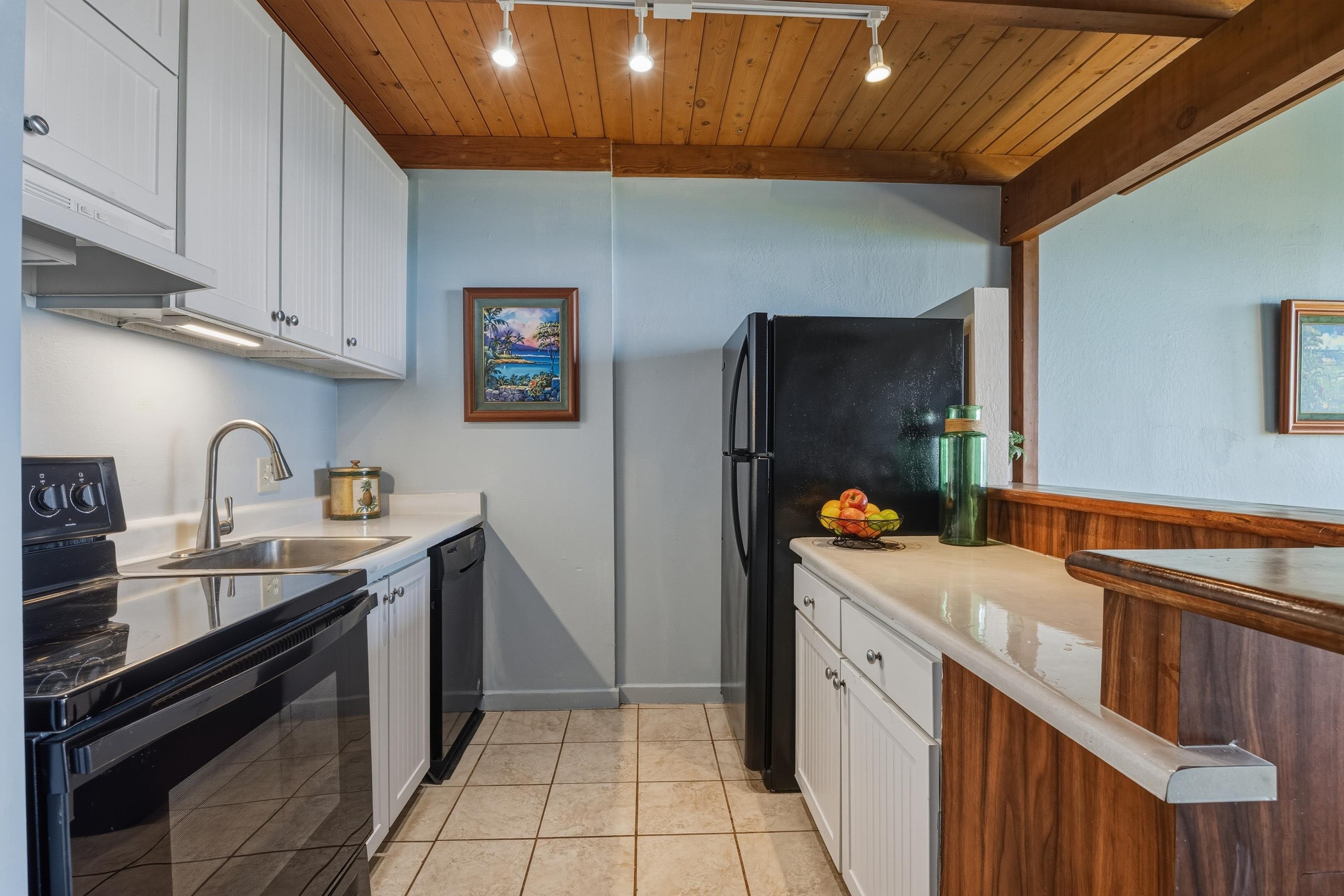 Polynesian Shores condo # 206, Lahaina, Hawaii - photo 7 of 38