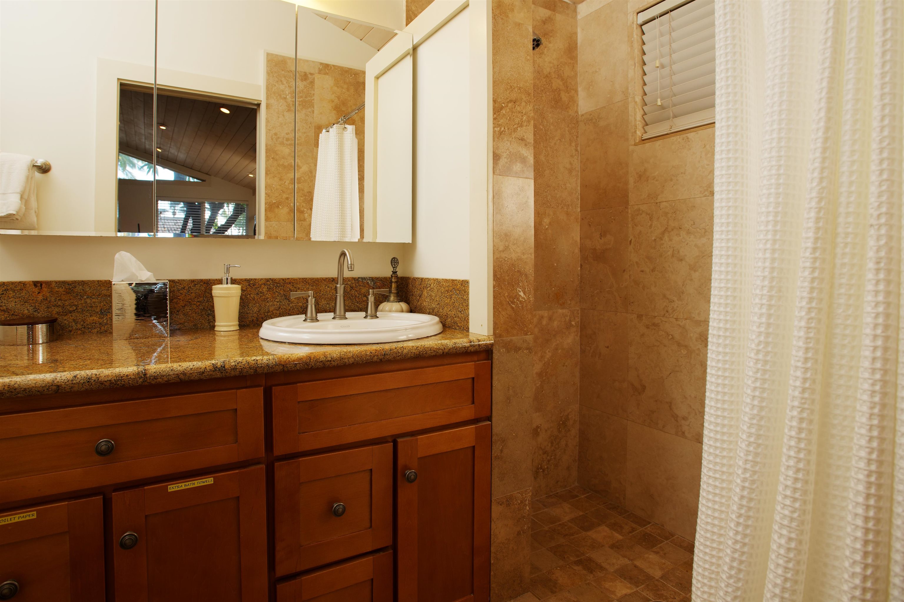 40  Ae Ln Paia Town, Spreckelsville/Paia/Kuau home - photo 11 of 24