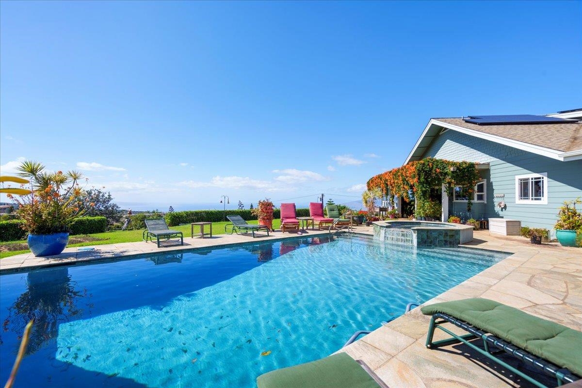 40  Pulehu Nui Rd ,  home - photo 1 of 49