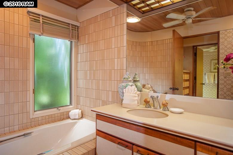 Wailea Point I II III condo # 1103, Kihei, Hawaii - photo 10 of 21