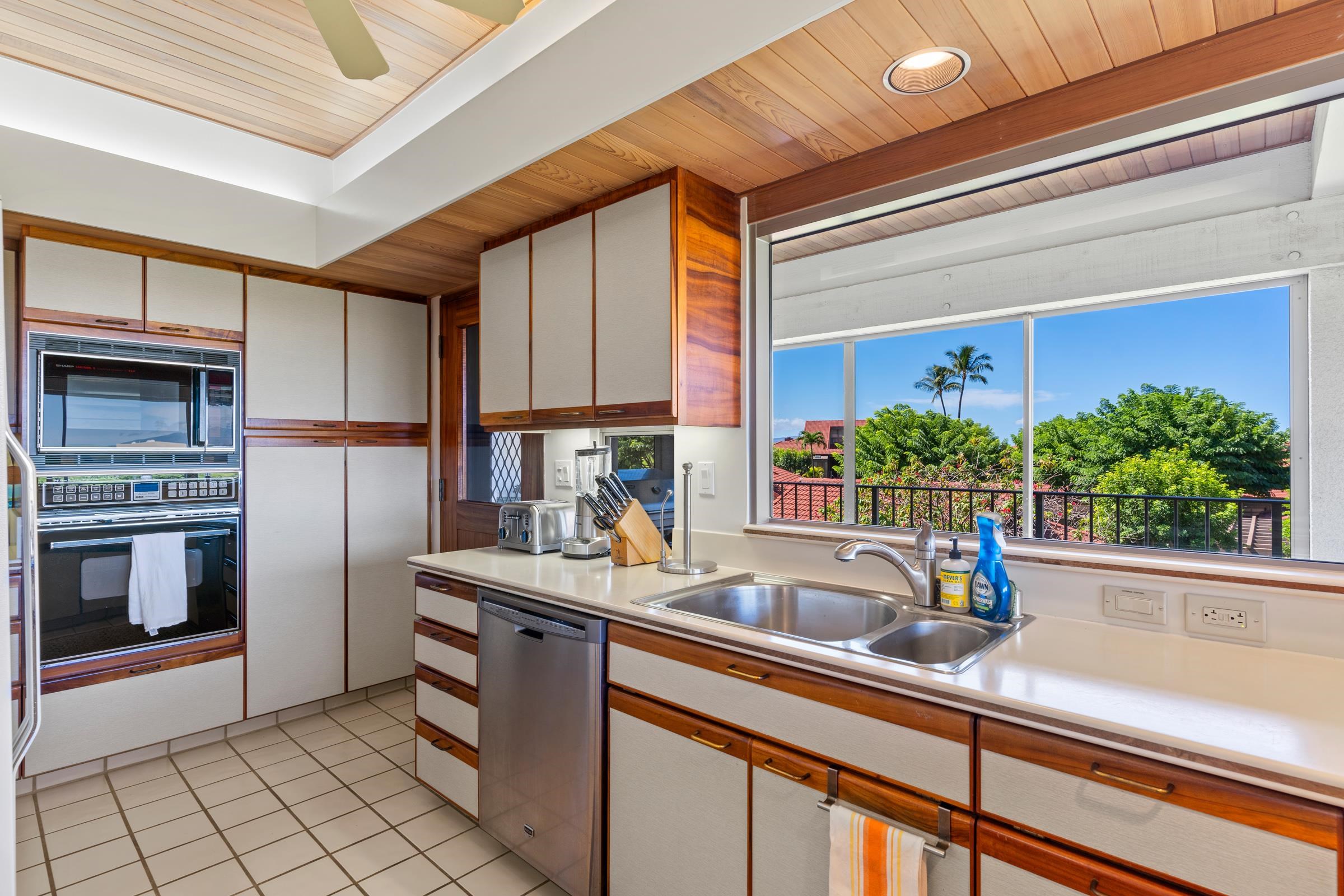 Wailea Point I II III condo # 1904, Kihei, Hawaii - photo 11 of 40