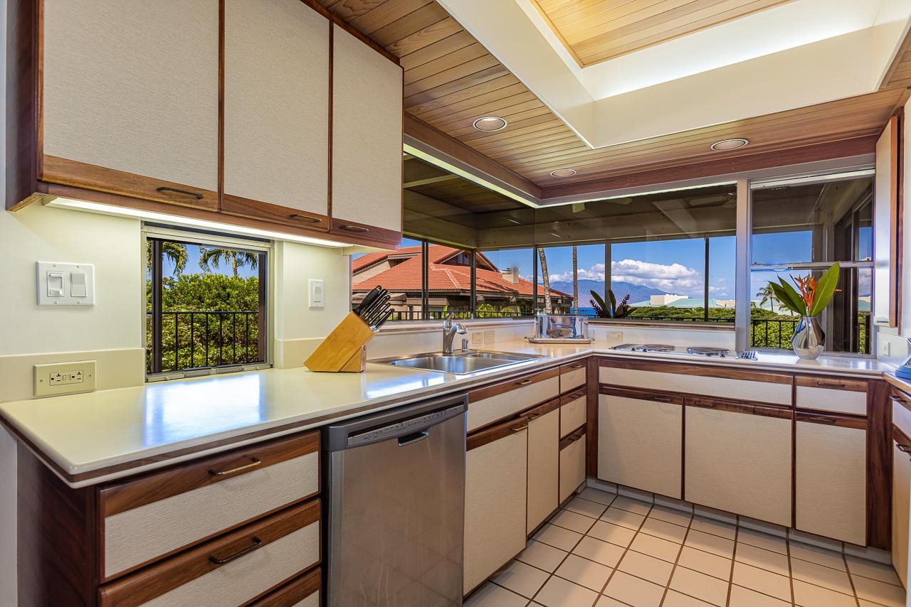 Wailea Point I II III condo # 1904, Kihei, Hawaii - photo 8 of 50