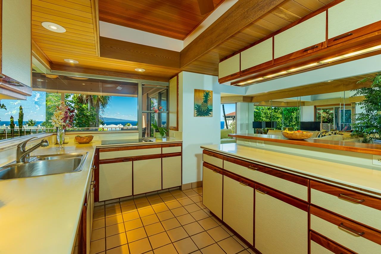 Wailea Point I II III condo # 3404, Kihei, Hawaii - photo 13 of 48