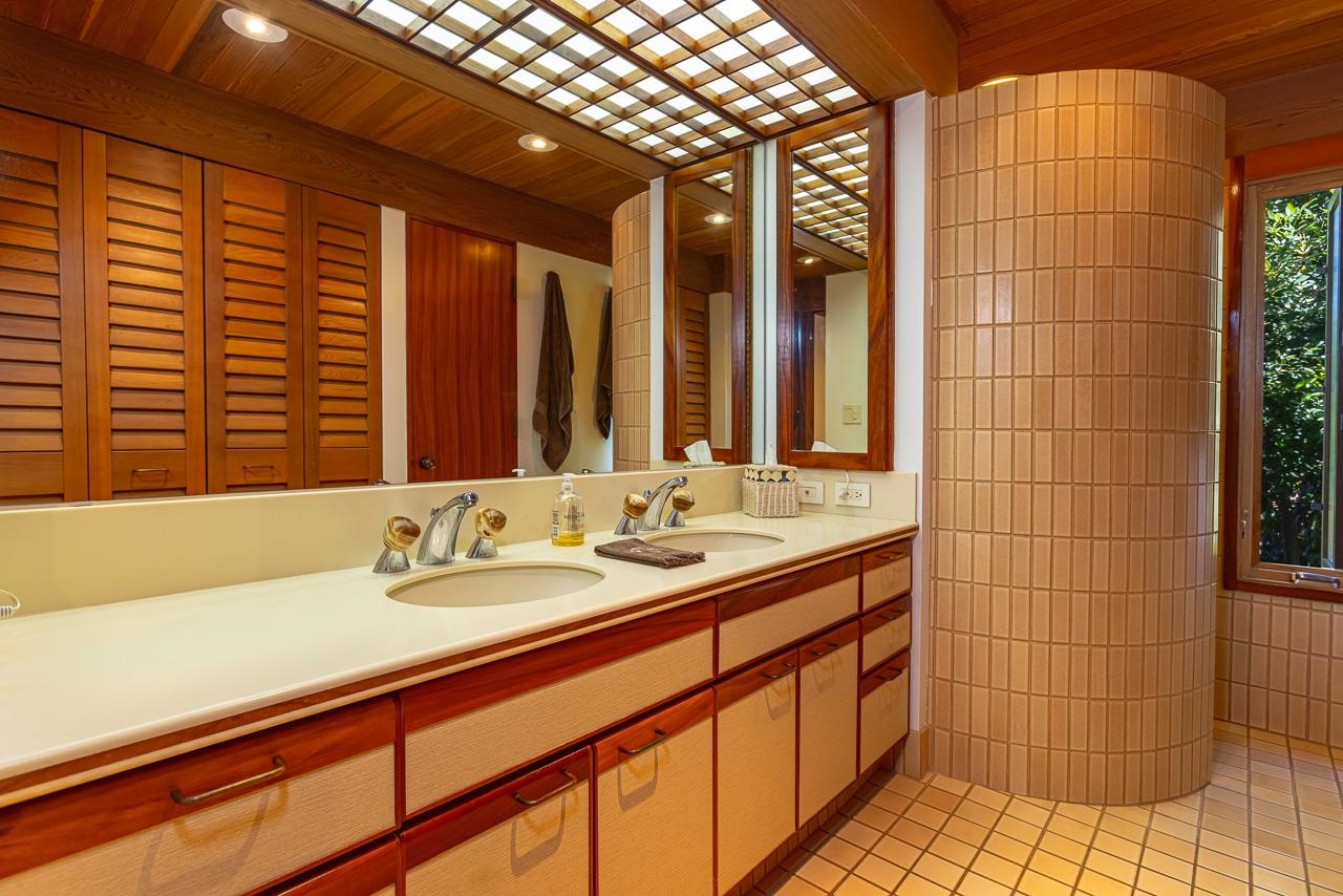 Wailea Point I II III condo # 3404, Kihei, Hawaii - photo 19 of 48