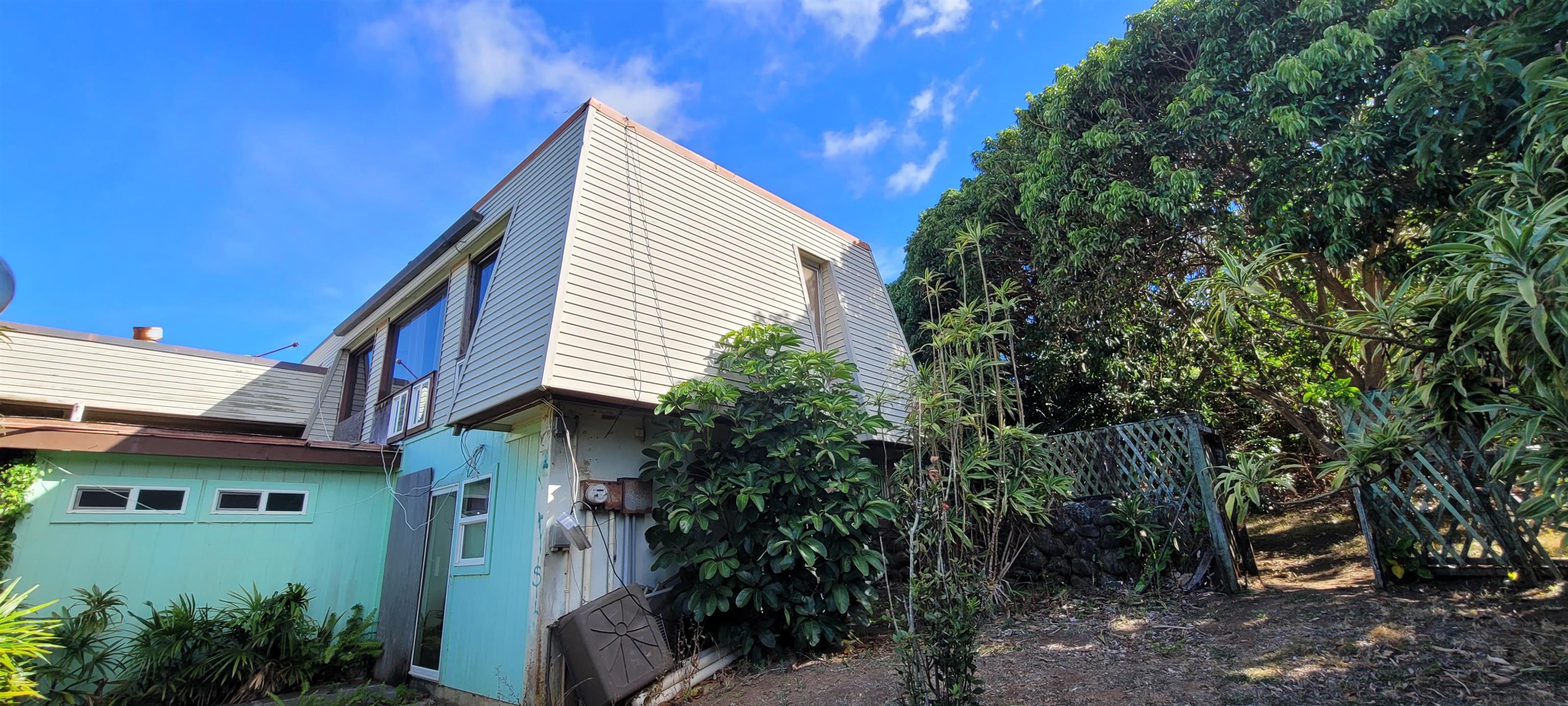 401  Palani Pl , Wailuku home - photo 11 of 13