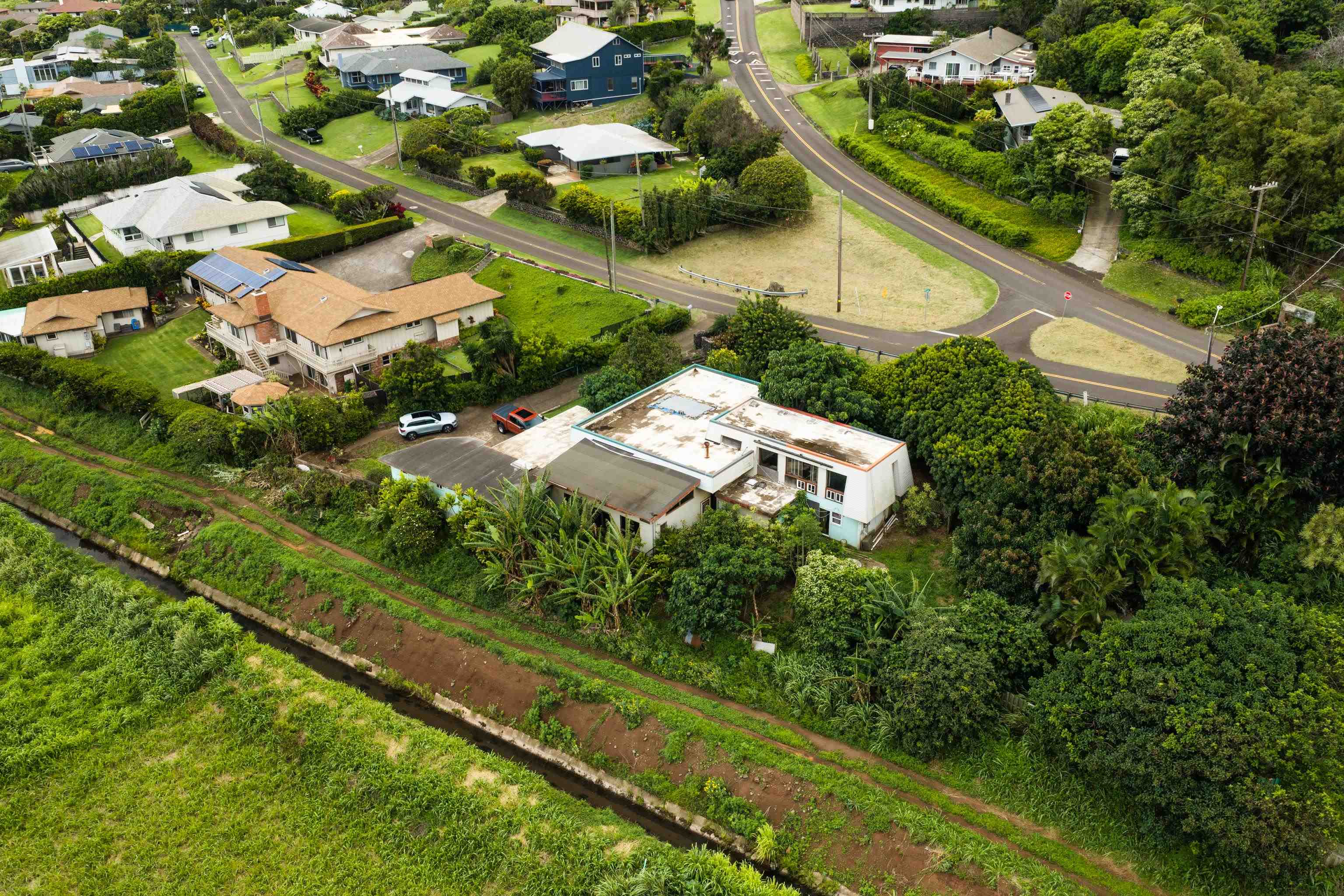 401  Palani Pl Wailuku Heights, Wailuku home - photo 3 of 40