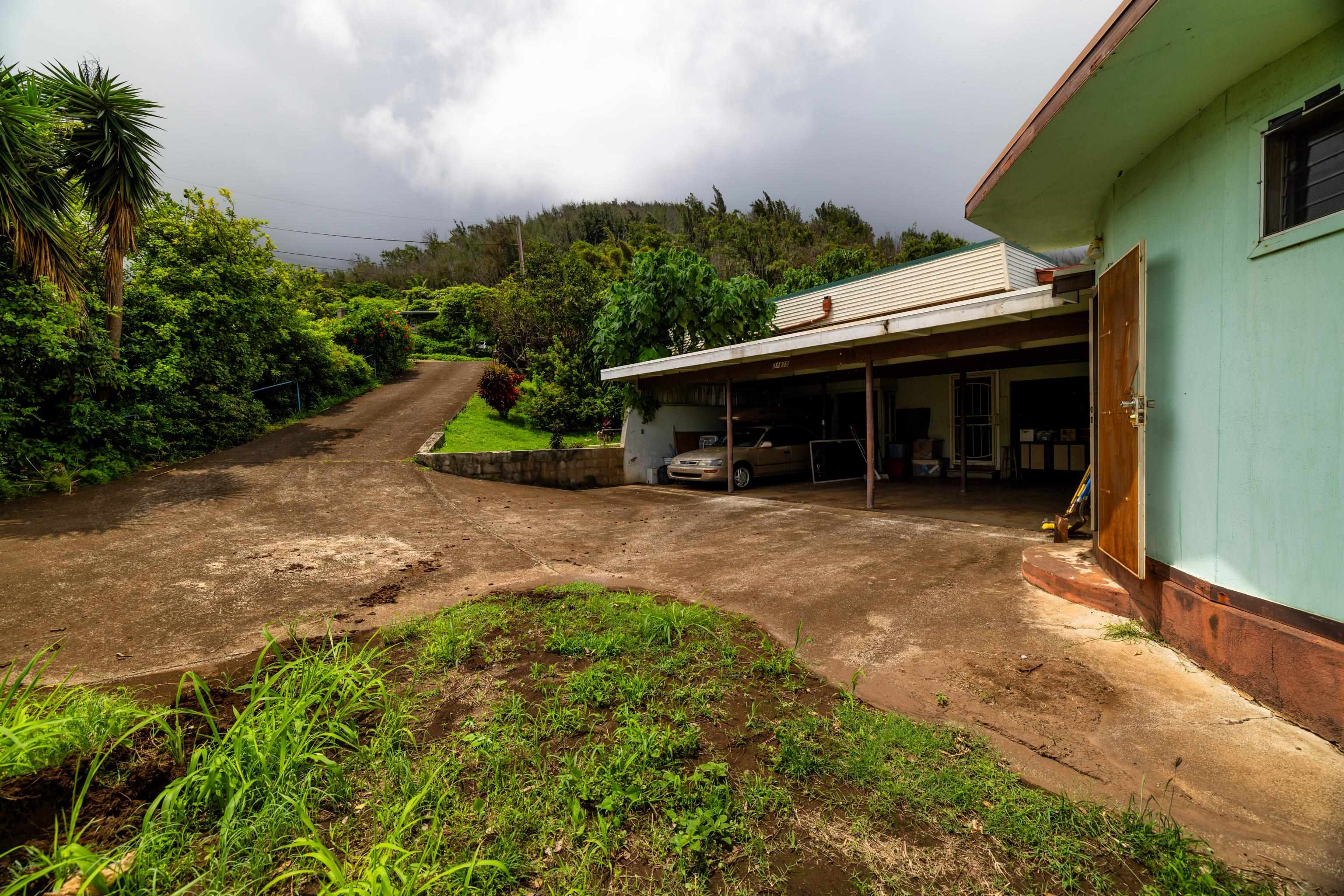 401  Palani Pl Wailuku Heights, Wailuku home - photo 36 of 40