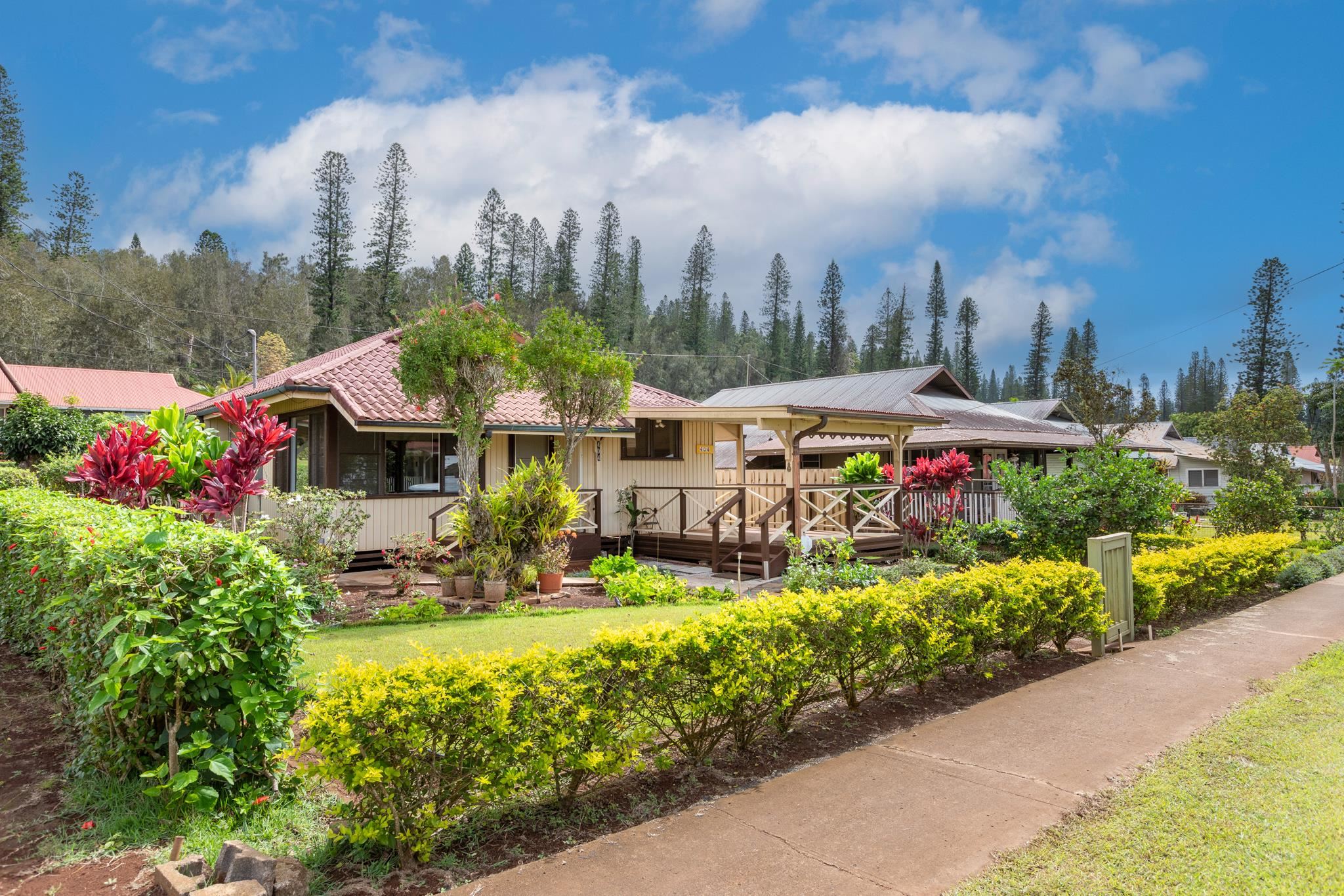 404  Fourth St , Lanai home - photo 3 of 37