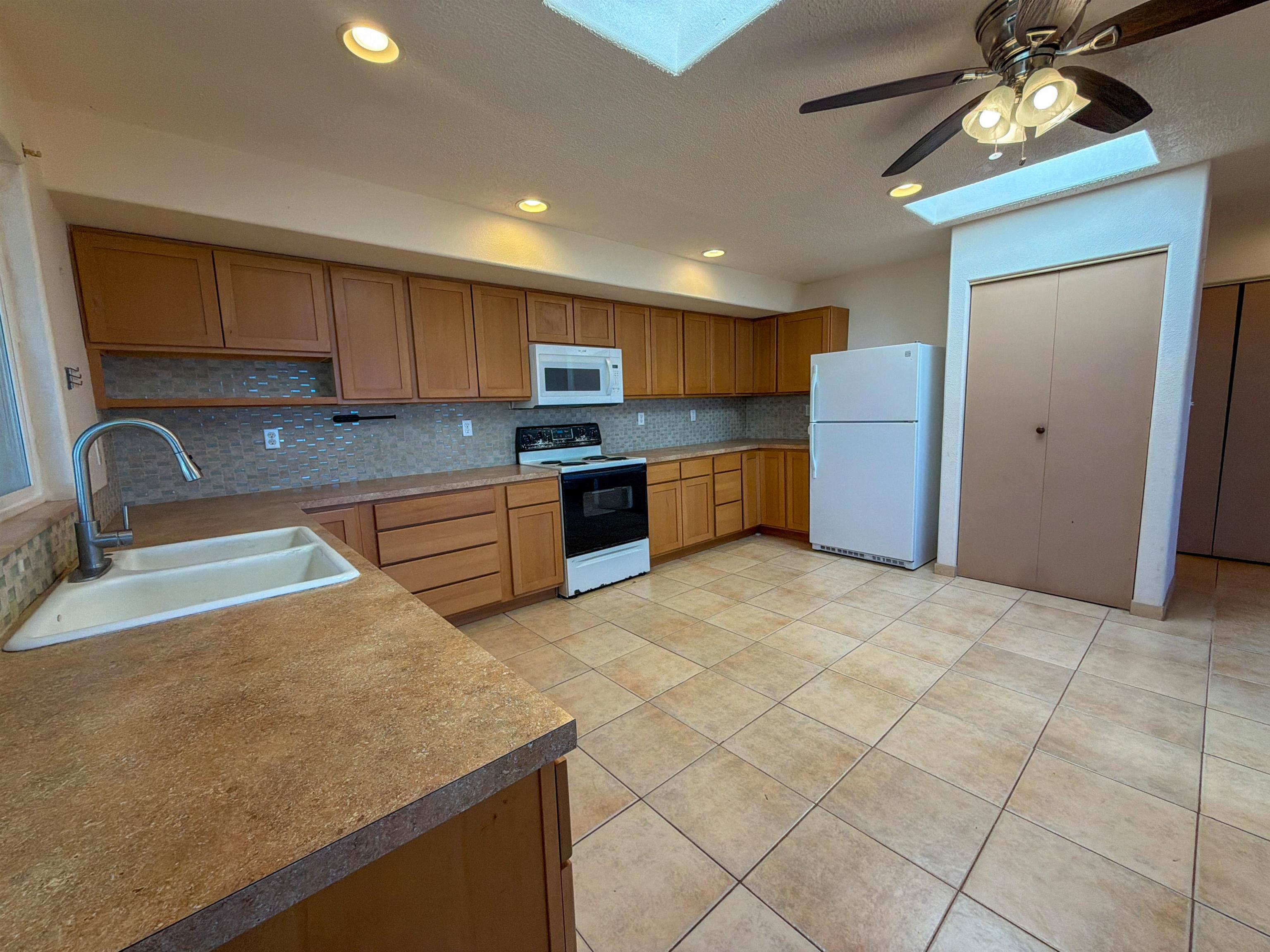 405  Palapalae Pl Ranch Camp, Molokai home - photo 2 of 28