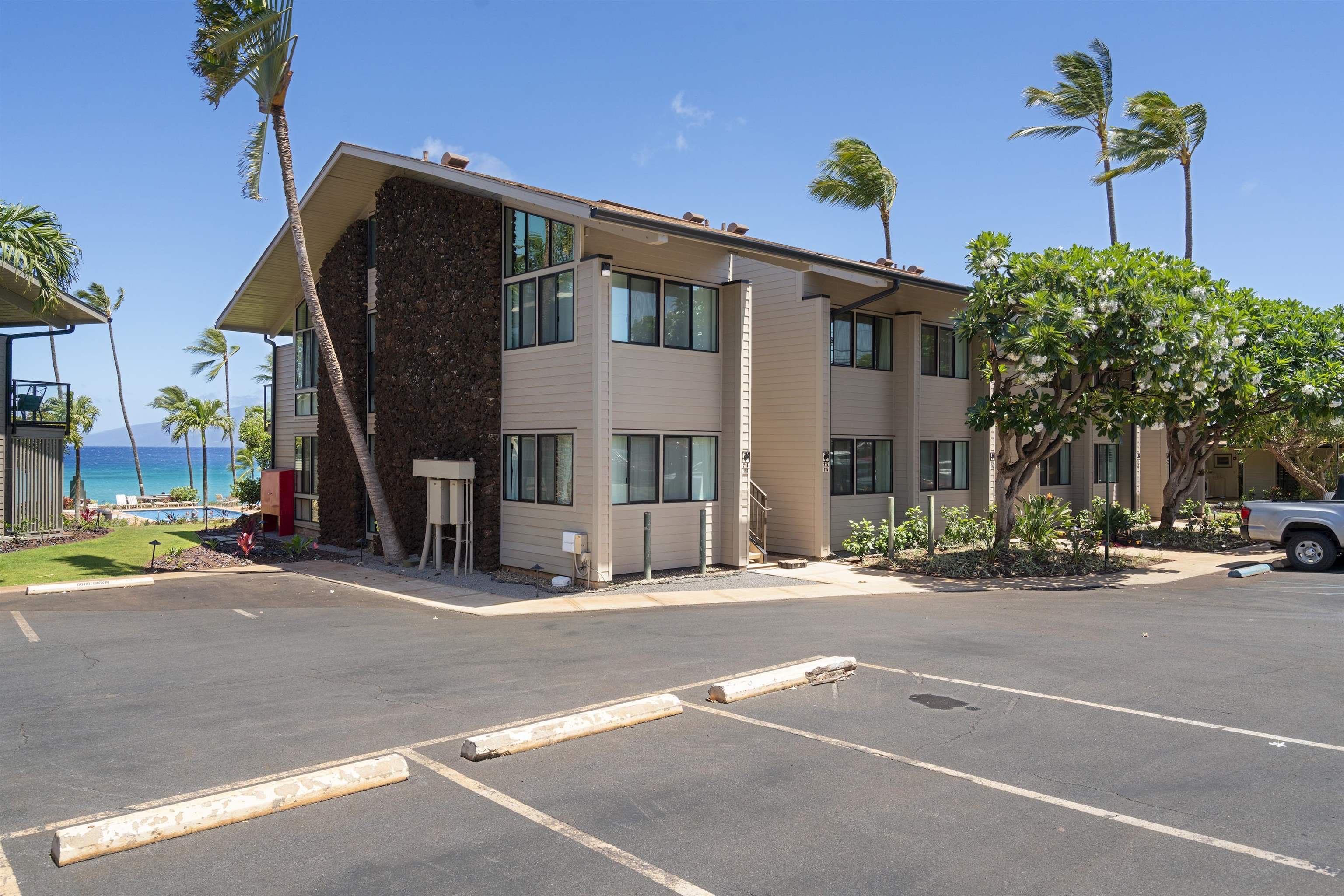 Mahina Surf condo # 113, Lahaina, Hawaii - photo 21 of 23