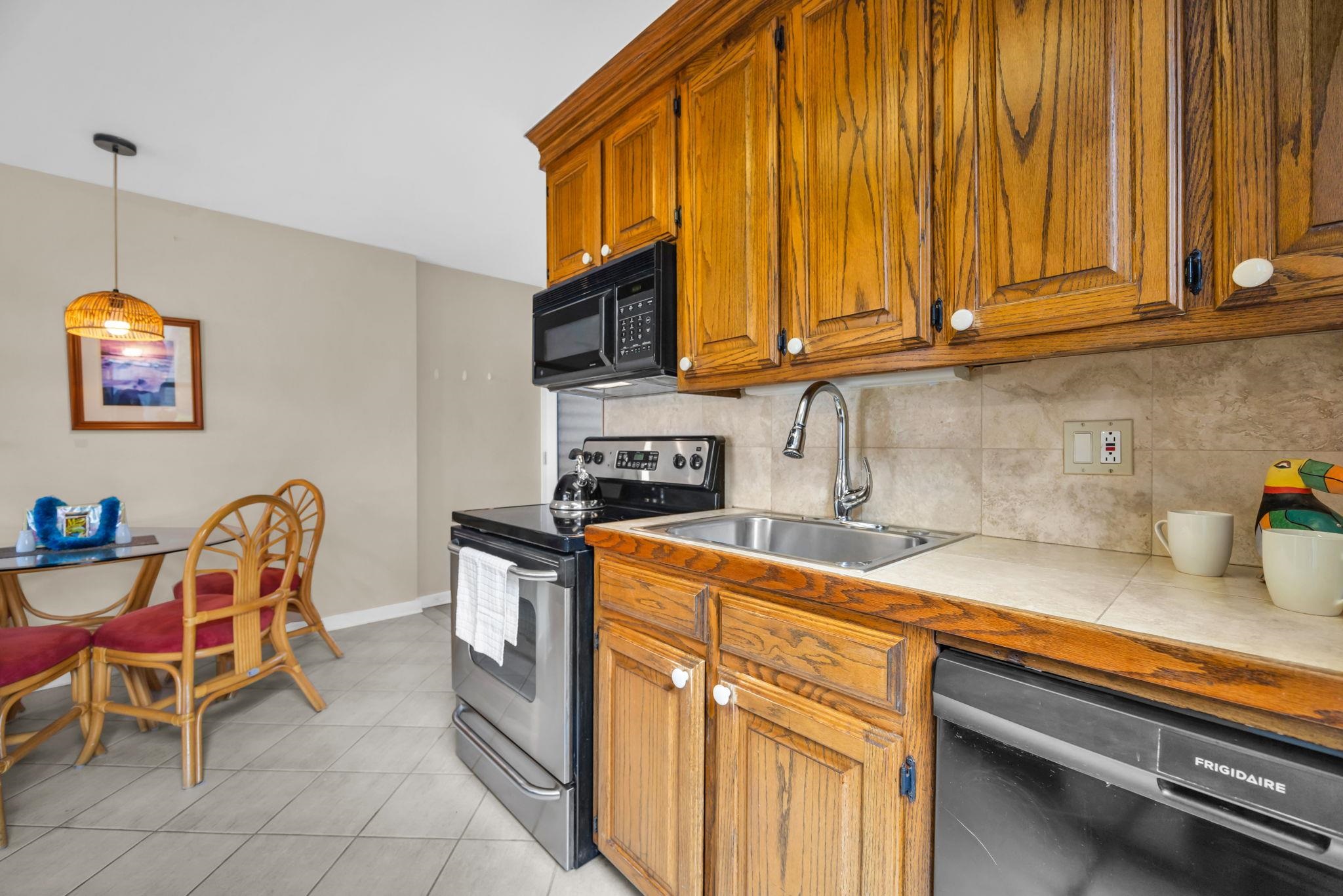 Mahina Surf condo # 116, Lahaina, Hawaii - photo 19 of 38