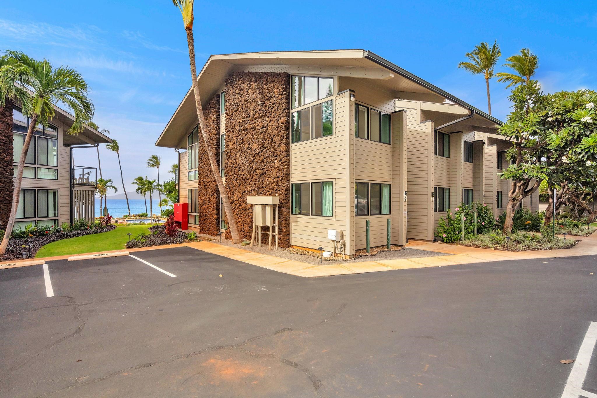 Mahina Surf condo # 116, Lahaina, Hawaii - photo 35 of 38