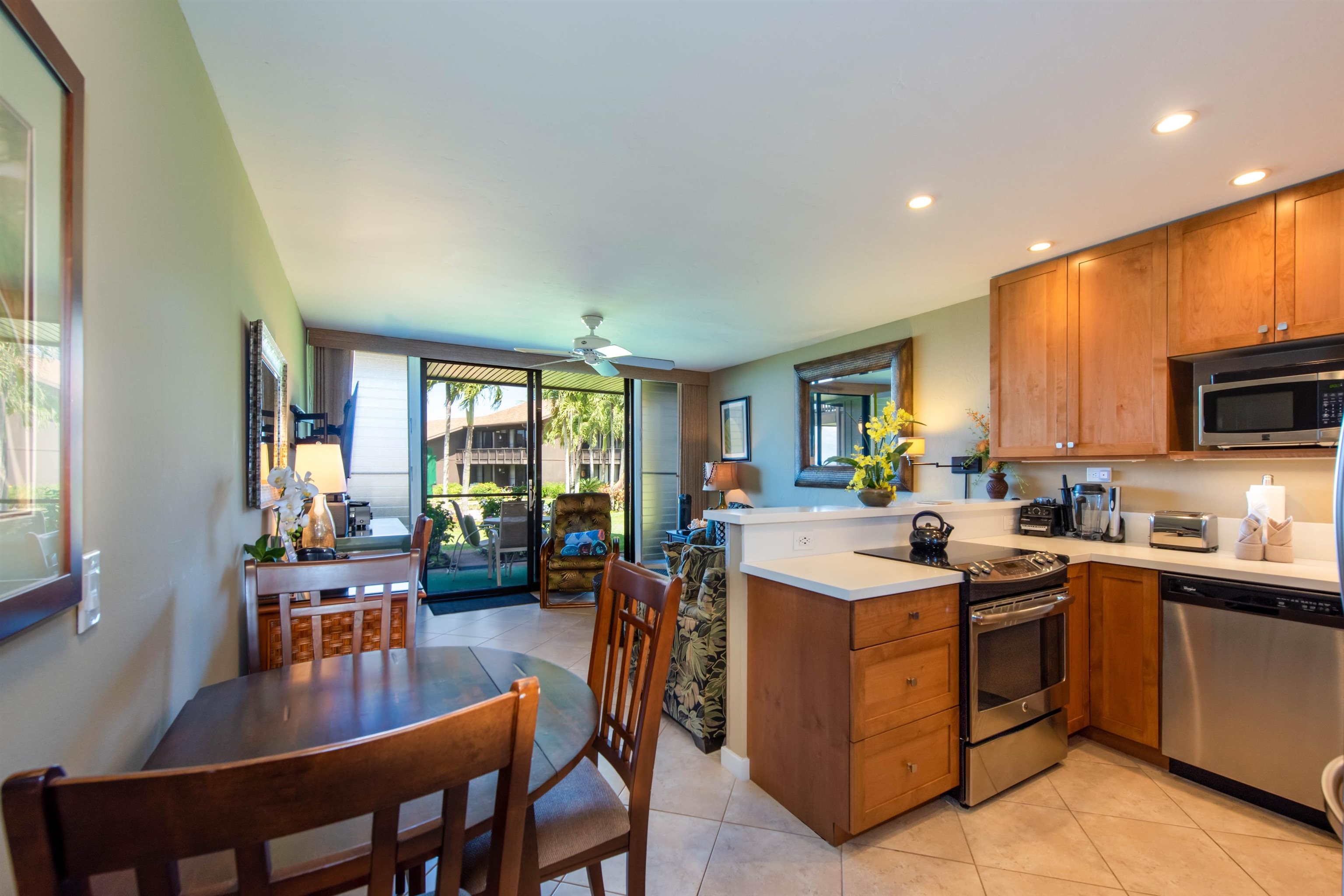 Mahina Surf condo # 121, Lahaina, Hawaii - photo 3 of 17