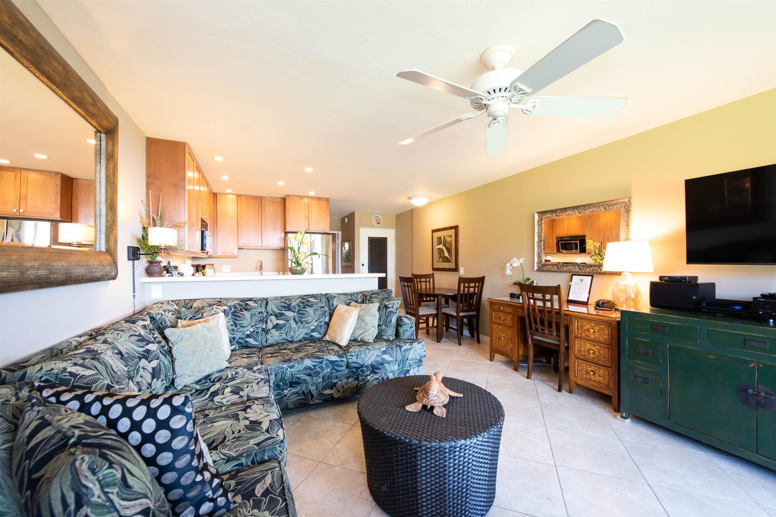 Mahina Surf condo # 121, Lahaina, Hawaii - photo 4 of 17