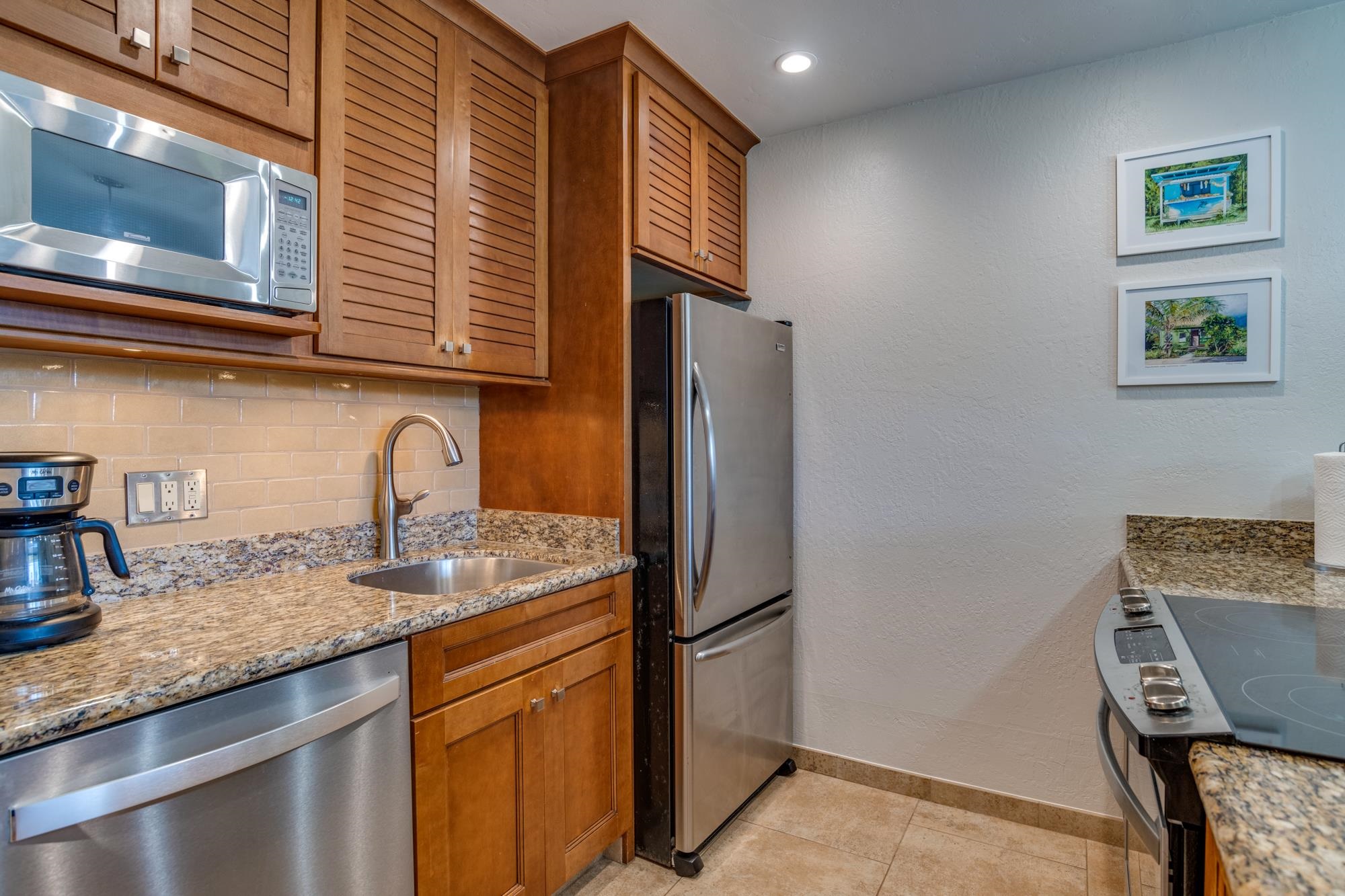 Mahina Surf condo # 122, Lahaina, Hawaii - photo 11 of 40