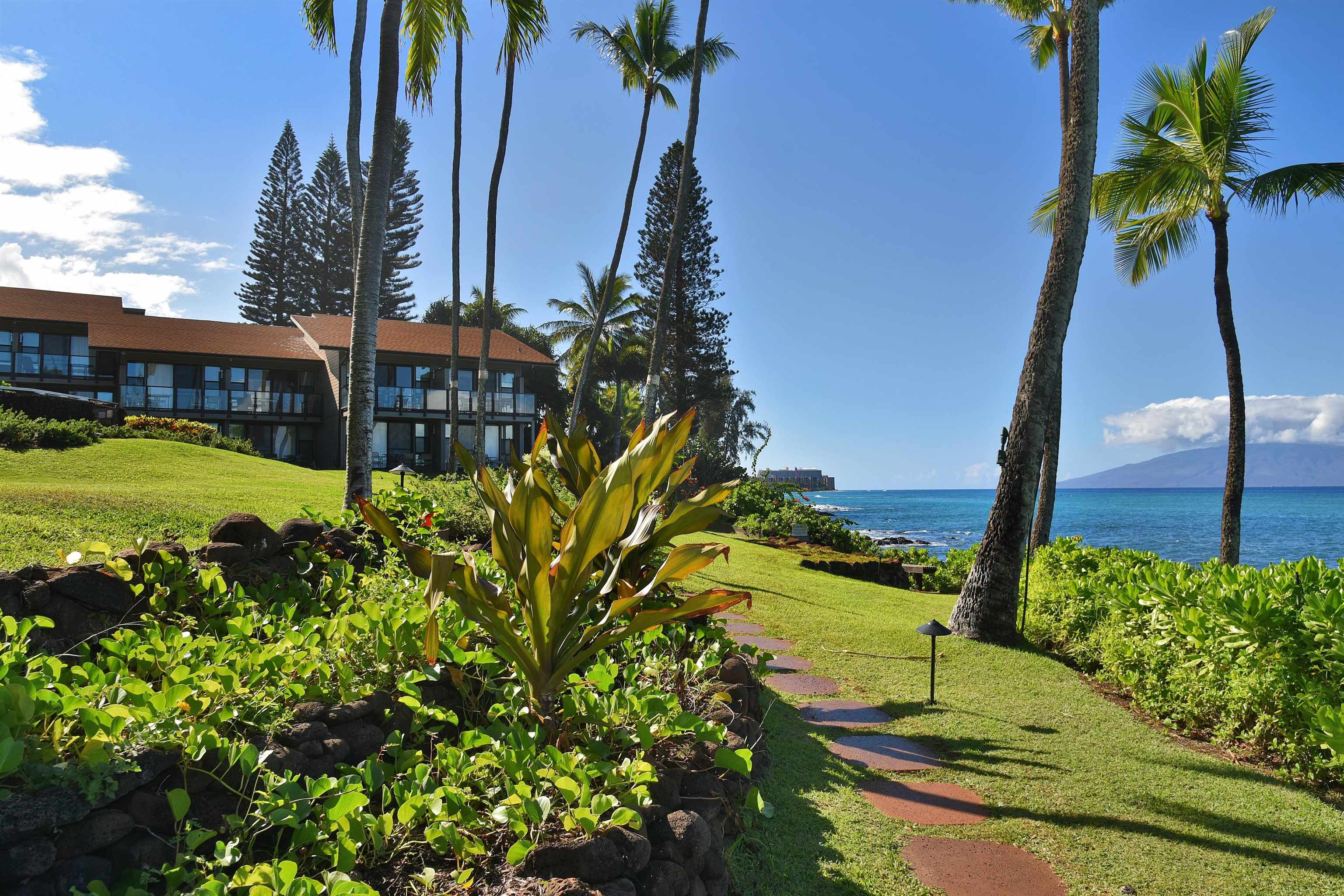 Mahina Surf condo # 123, Lahaina, Hawaii - photo 23 of 31