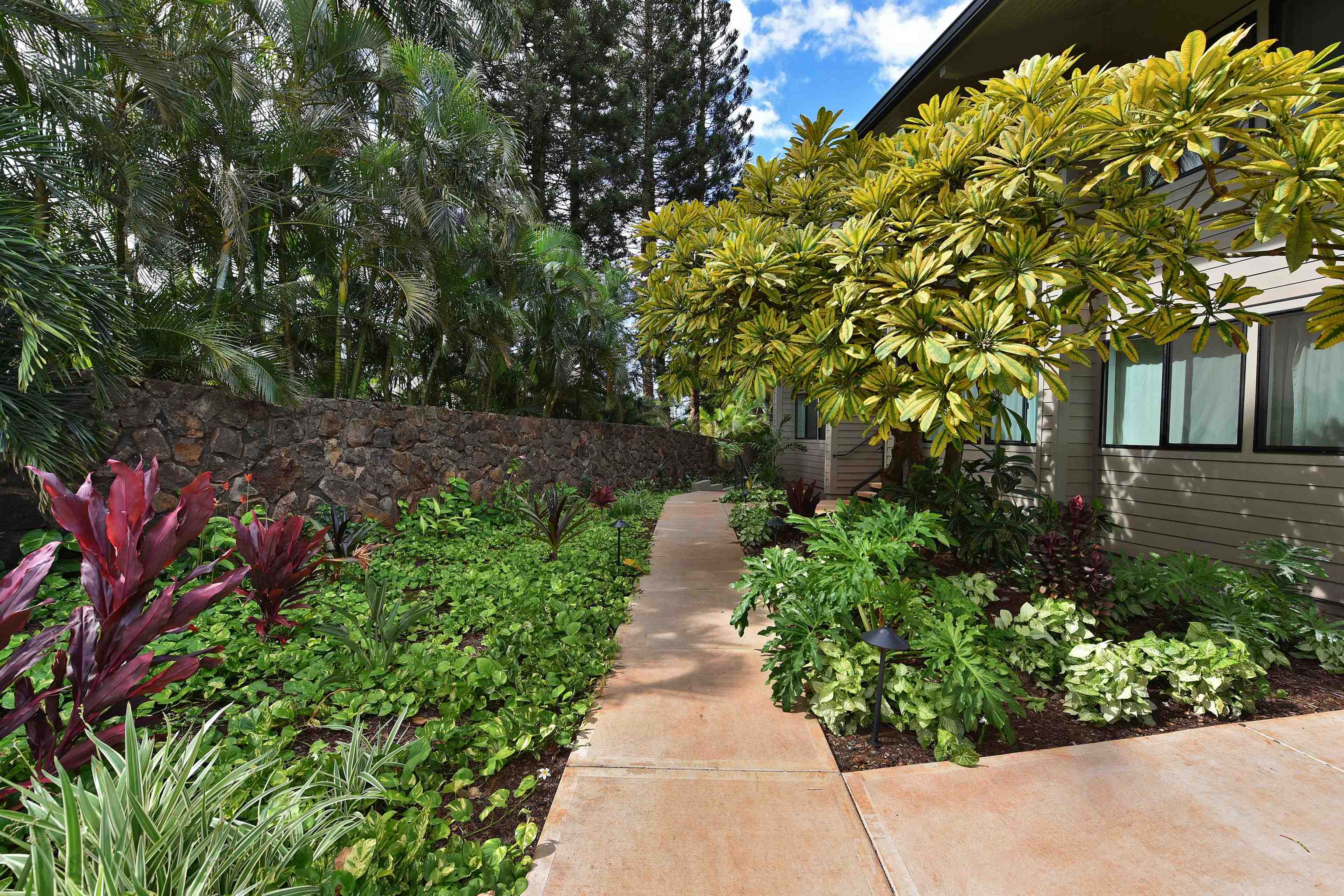 Mahina Surf condo # 123, Lahaina, Hawaii - photo 26 of 31