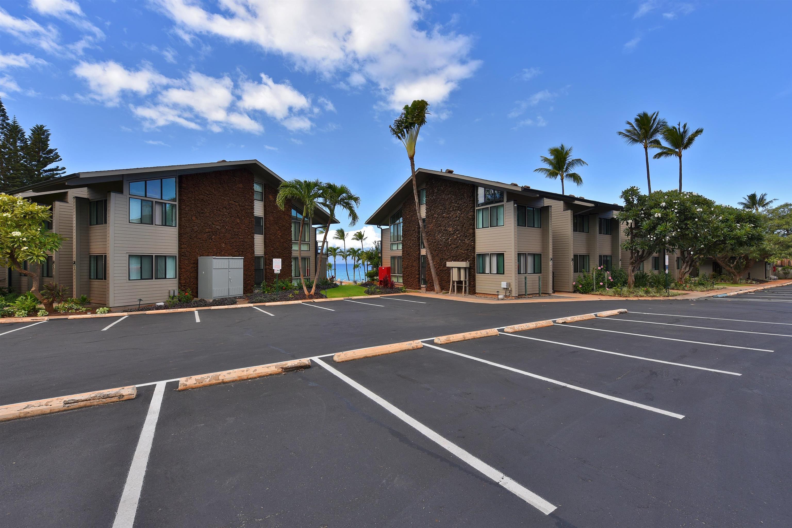 Mahina Surf condo # 123, Lahaina, Hawaii - photo 29 of 31