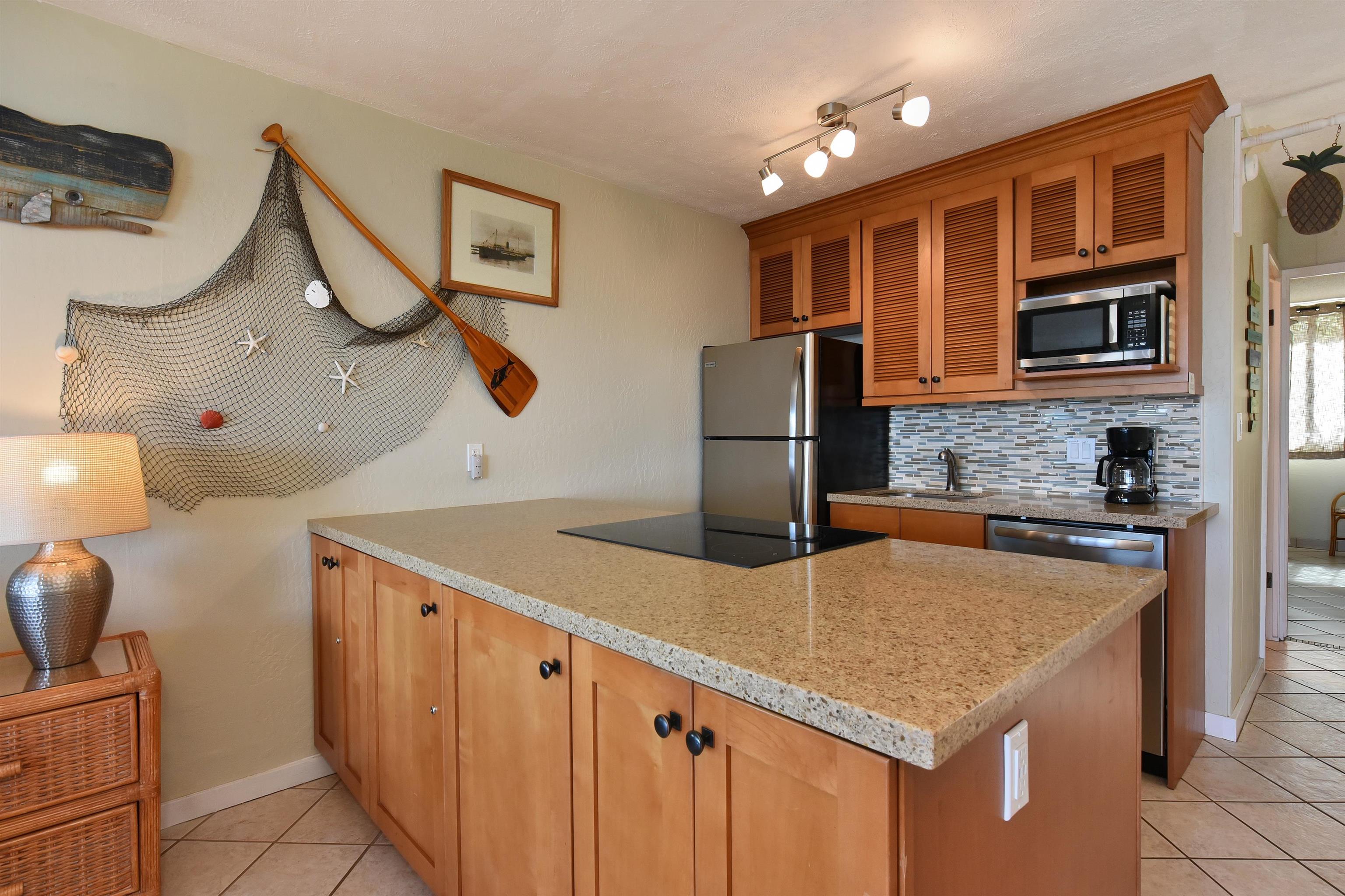 Mahina Surf condo # 123, Lahaina, Hawaii - photo 8 of 31