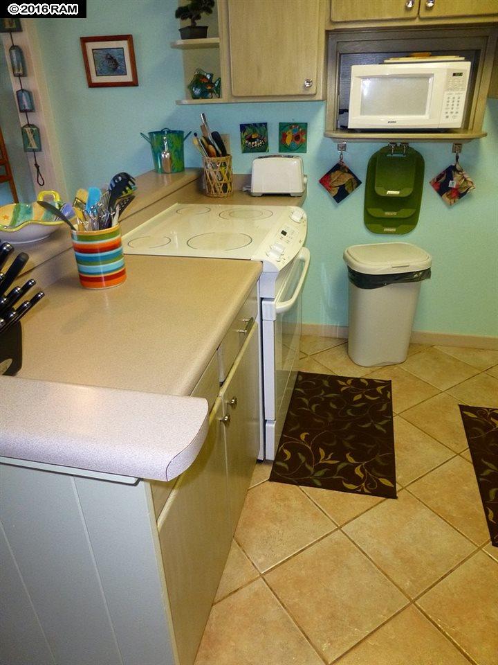 Mahina Surf condo # 207, Lahaina, Hawaii - photo 16 of 25