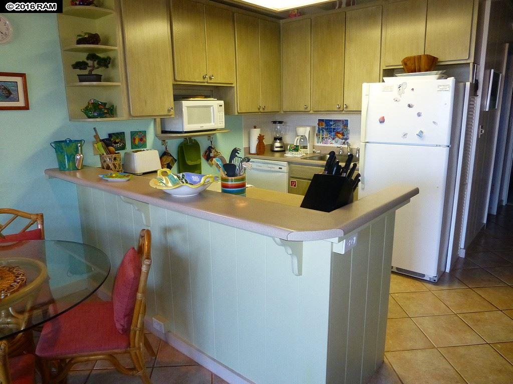 Mahina Surf condo # 207, Lahaina, Hawaii - photo 8 of 25