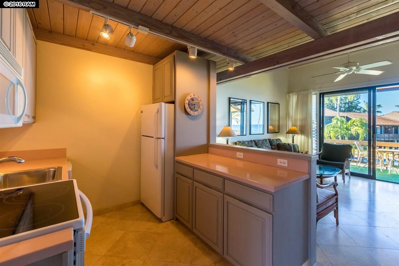 Mahina Surf condo # 208, Lahaina, Hawaii - photo 8 of 30