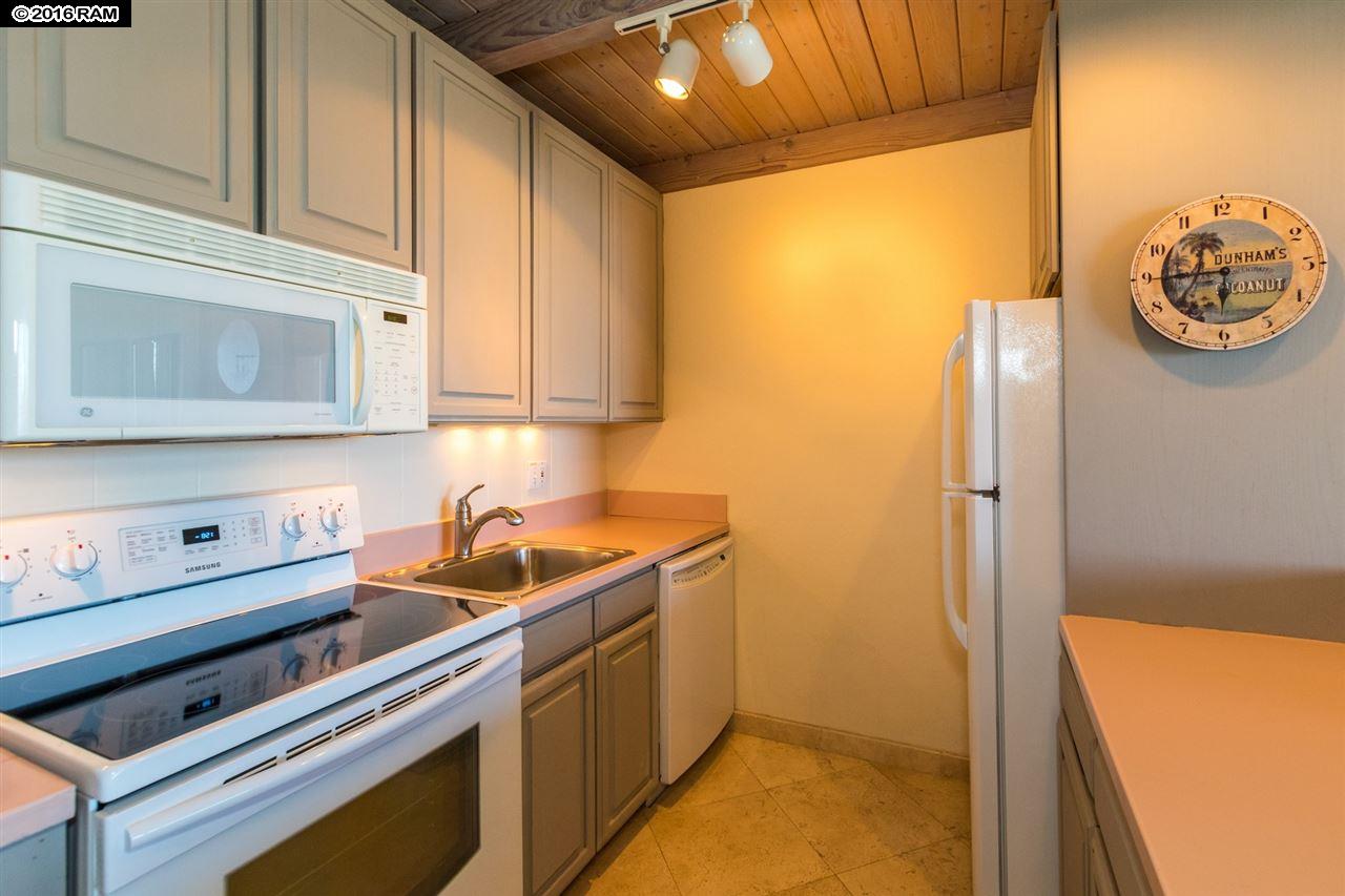 Mahina Surf condo # 208, Lahaina, Hawaii - photo 10 of 30