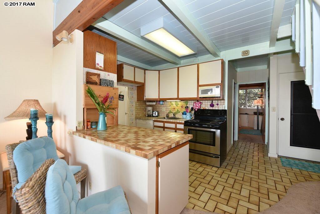 Mahina Surf condo # 215, Lahaina, Hawaii - photo 4 of 16