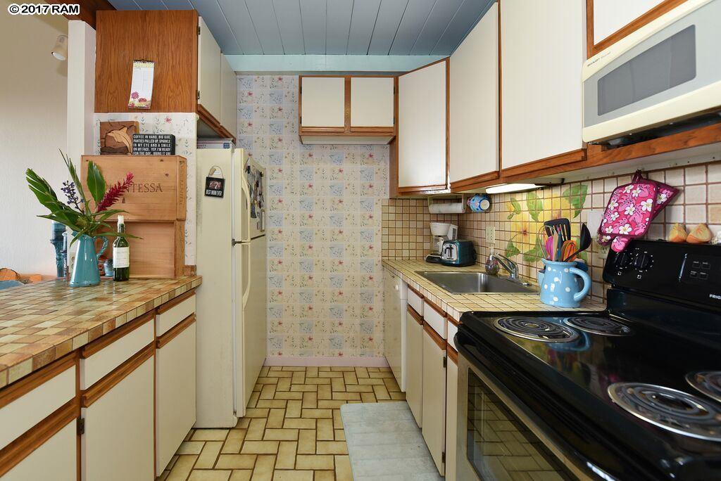 Mahina Surf condo # 215, Lahaina, Hawaii - photo 5 of 16