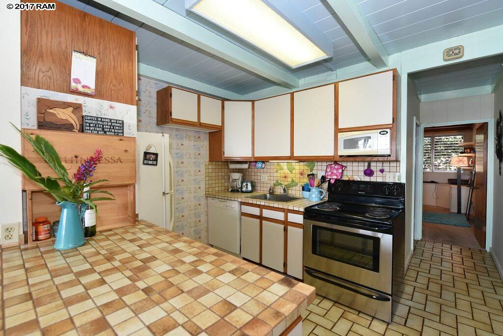 Mahina Surf condo # 215, Lahaina, Hawaii - photo 6 of 16