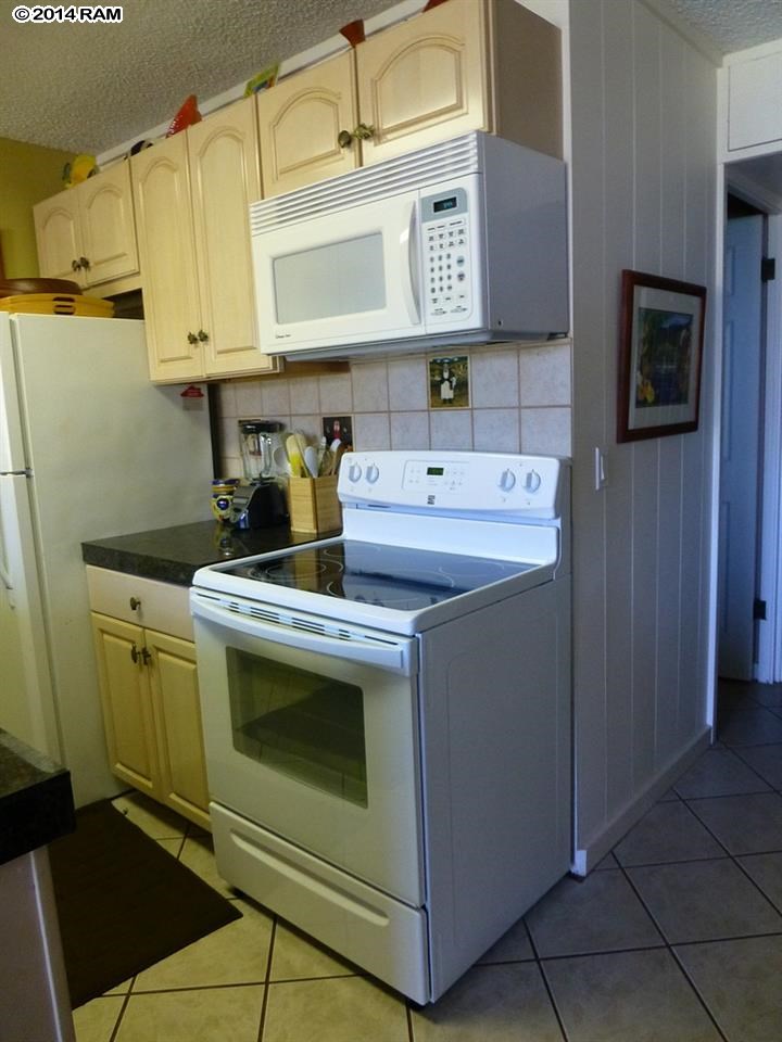 Mahina Surf condo # 107, Lahaina, Hawaii - photo 15 of 29