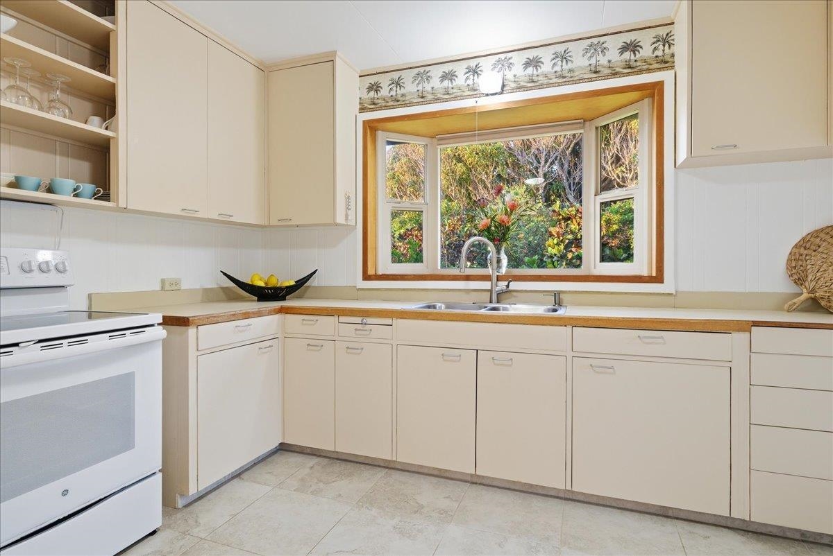 417  Liholiho St Old Sand Hills, Wailuku home - photo 14 of 50