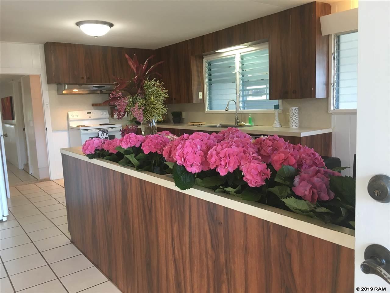 421  Pualani St , Wailuku home - photo 2 of 21